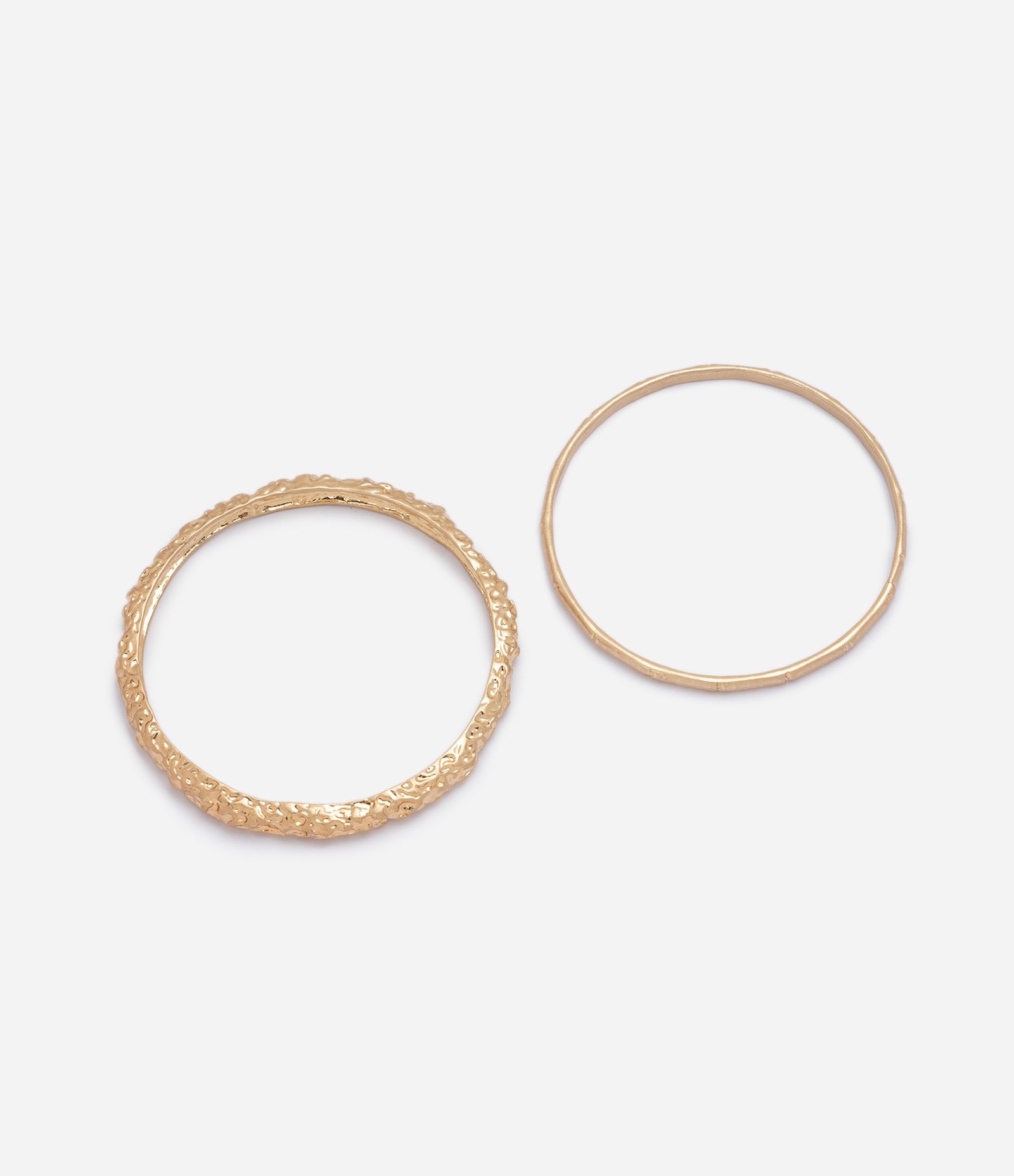 Kit de 02 Braceletes Bangle com Acabamento Martelado Dourado 1