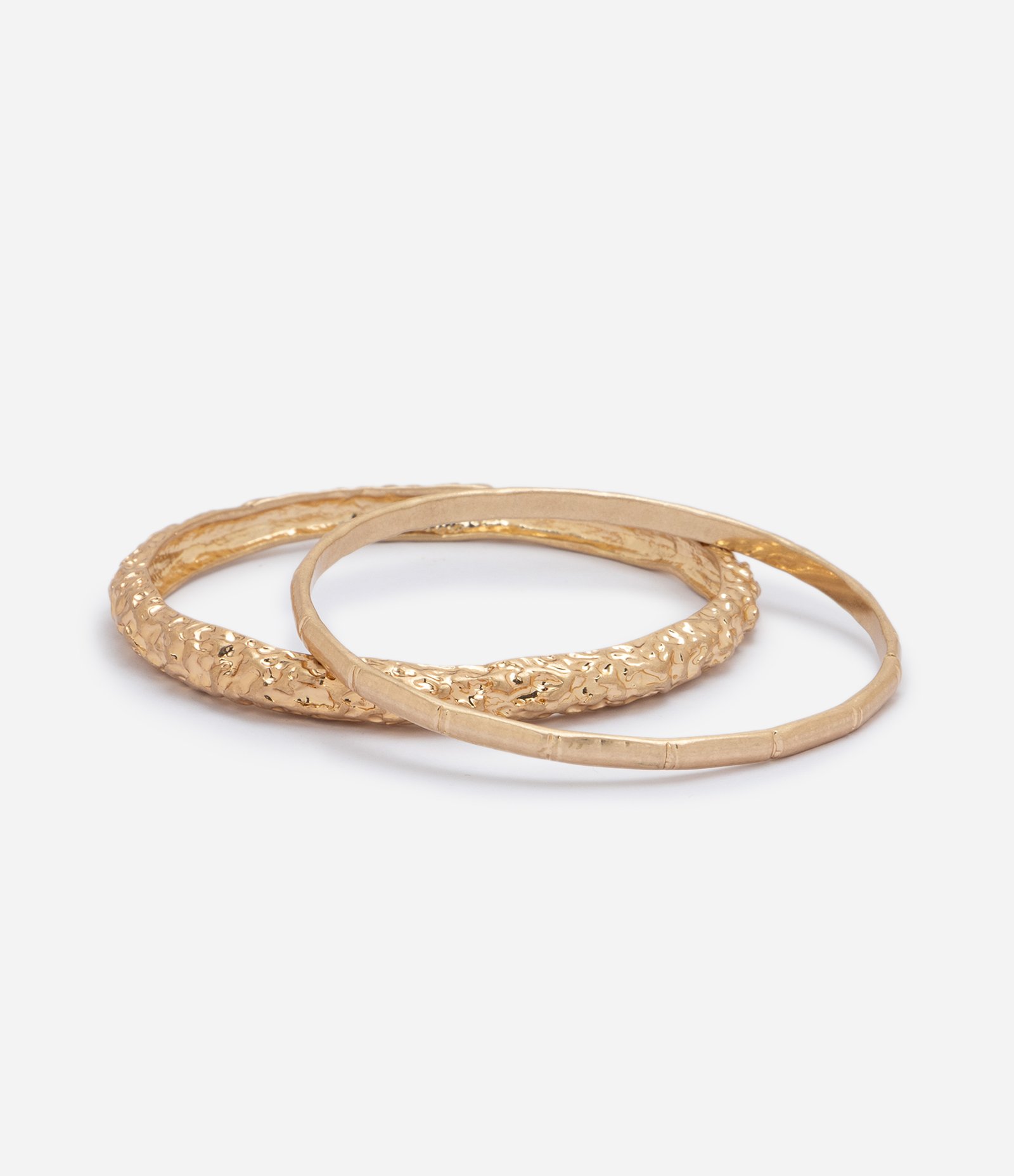 Kit de 02 Braceletes Bangle com Acabamento Martelado Dourado 2