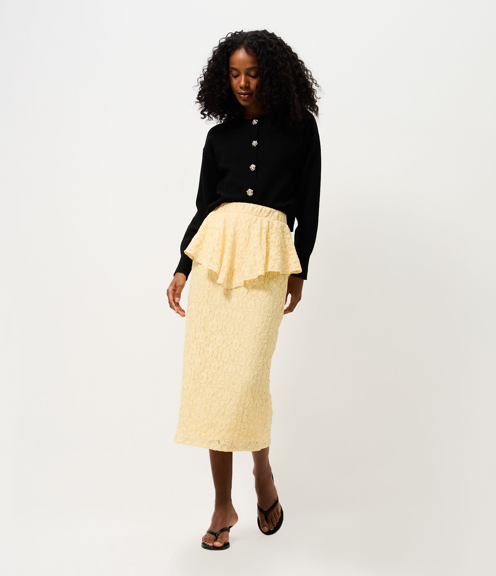 Saia Midi em Renda com Sobreposição Assimétrica Amarelo 1
