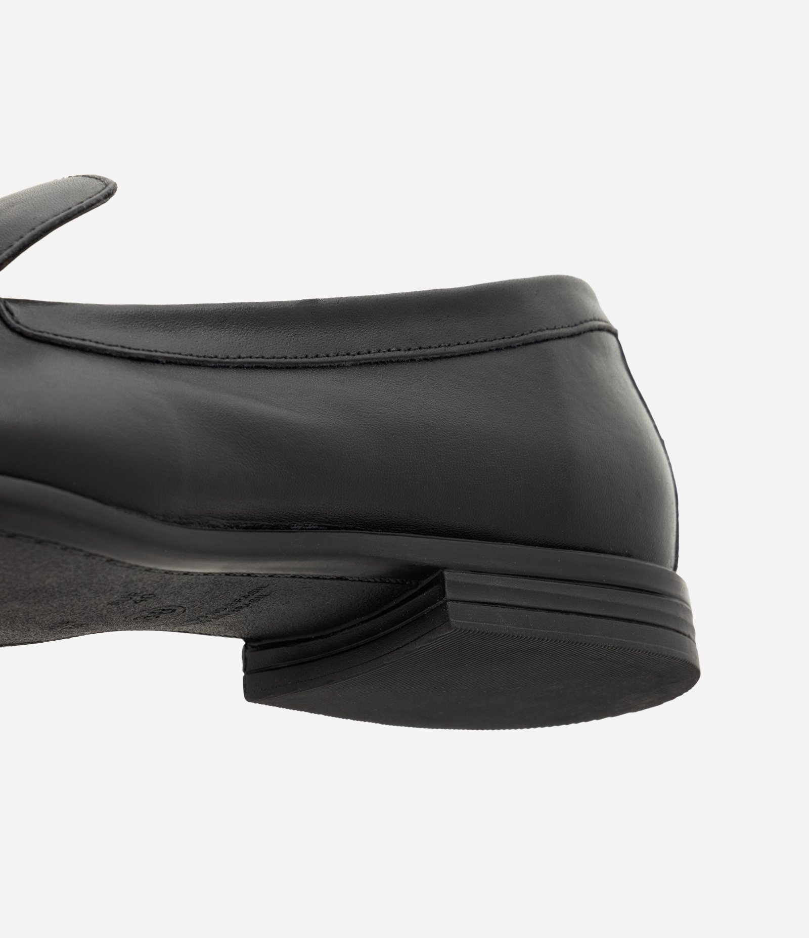 Mocassim em Couro com Detalhe de Franjas Preto 3