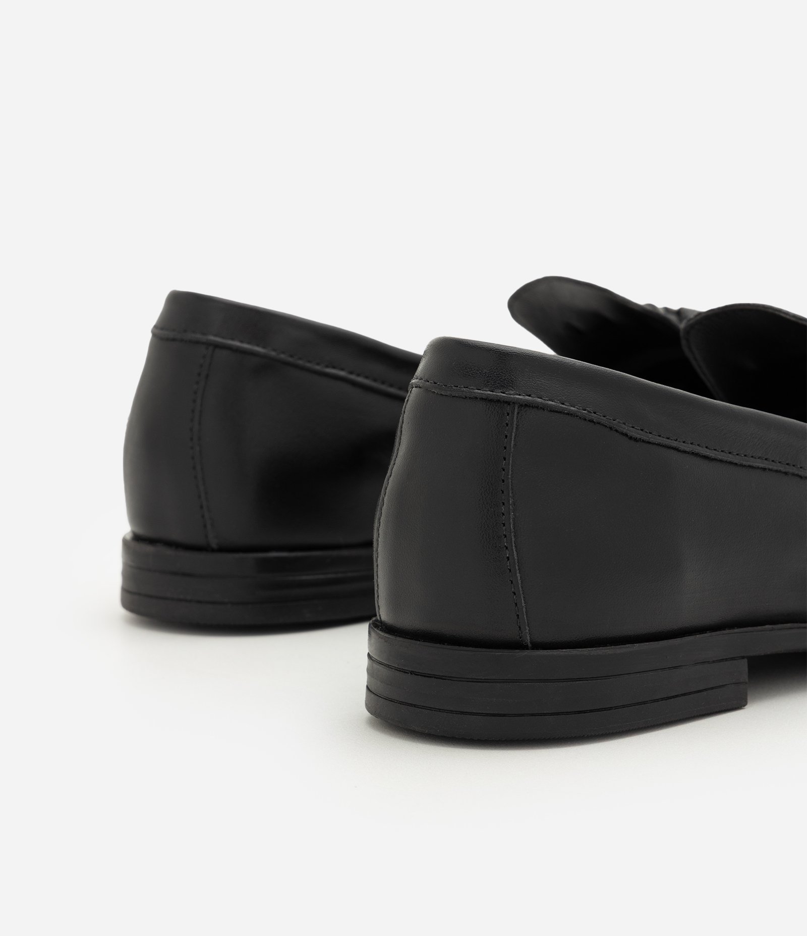 Mocassim em Couro com Detalhe de Franjas Preto 4