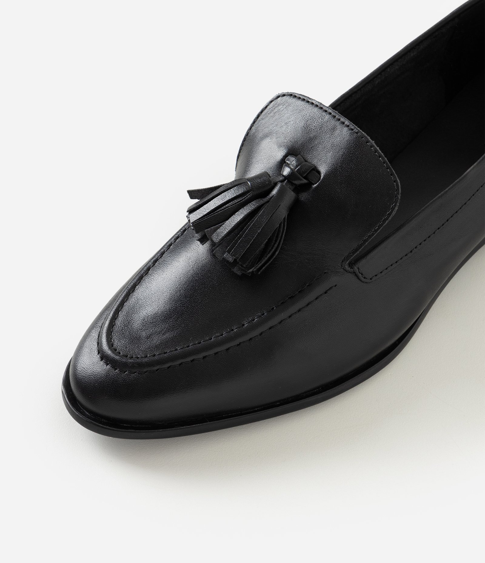 Mocassim em Couro com Detalhe de Franjas Preto 5