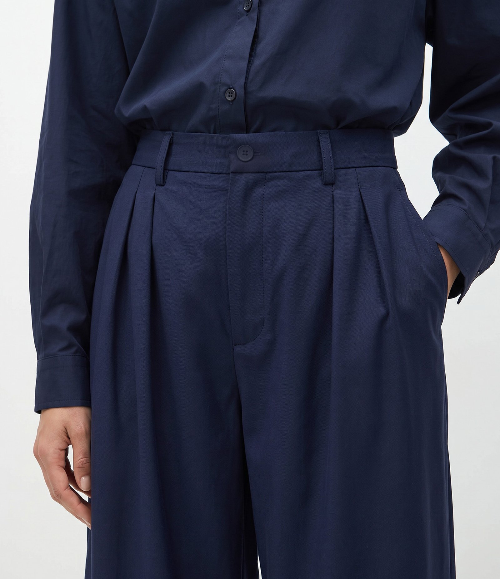 Calça Reta em Tricoline com Pregas Frontais Azul 3