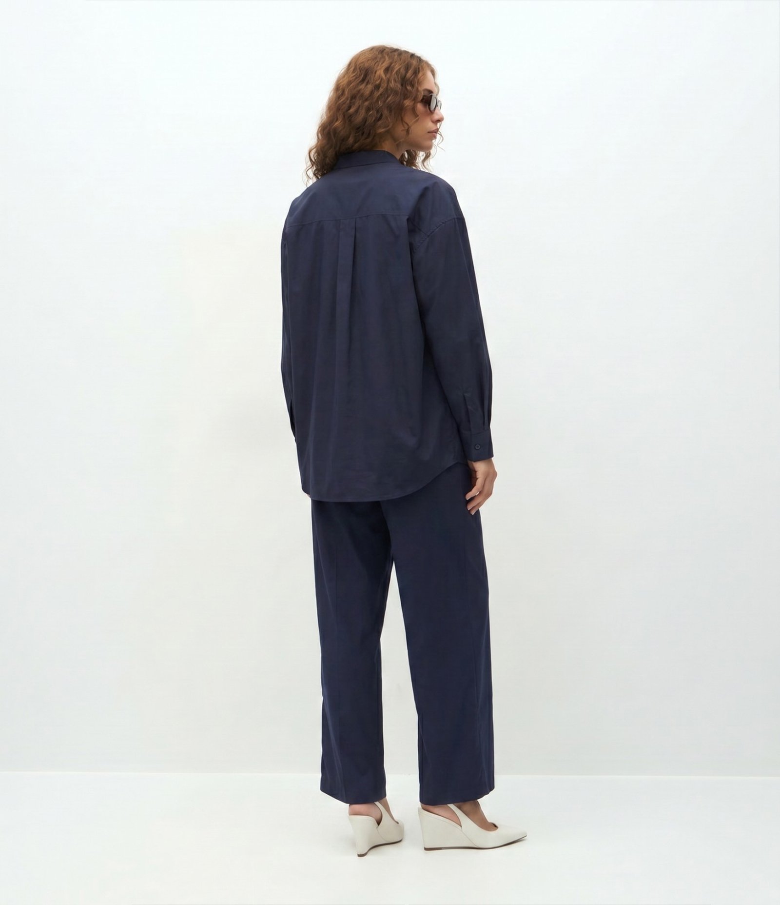 Calça Reta em Tricoline com Pregas Frontais Azul 4