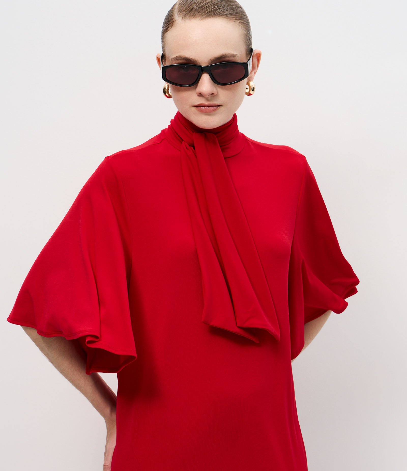 Vestido Reto com Manga Morcego e Amarração no Decote Vermelho 3