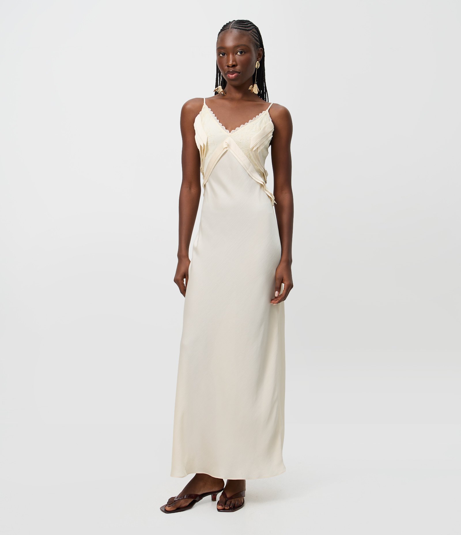 Vestido Longo Acetinado Texturizado com Renda e Babados Off White 2