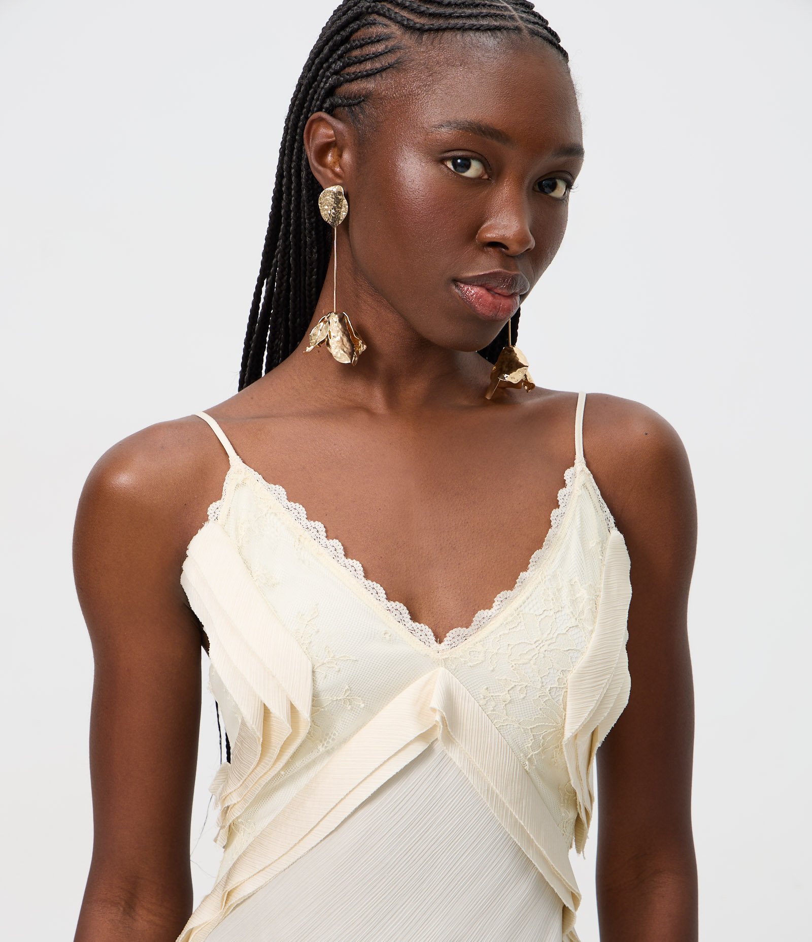 Vestido Longo Acetinado Texturizado com Renda e Babados Off White 3
