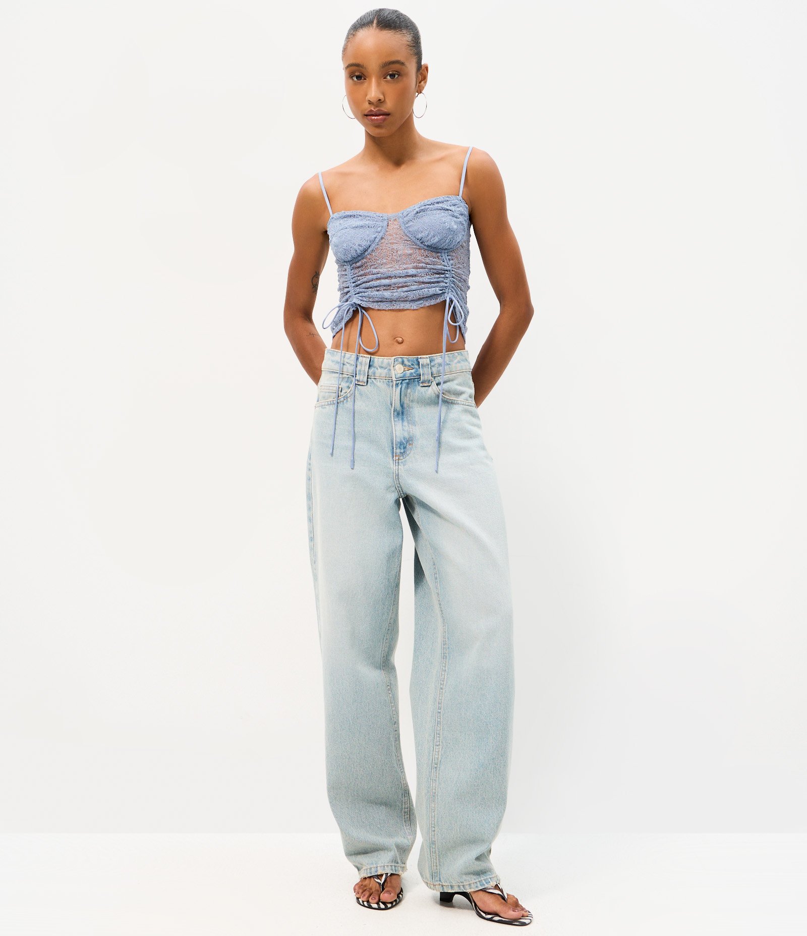 Blusa Corset em Renda com Alças Reguláveis e Amarrações Azul 2