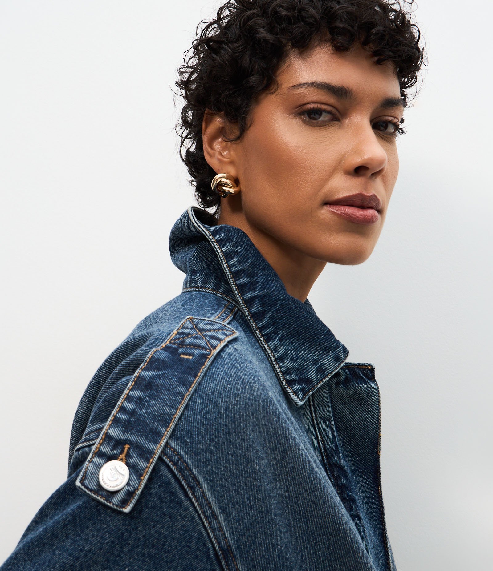 Jaqueta Bomber em Jeans com Recortes Balonê e Abotoamento Azul 3