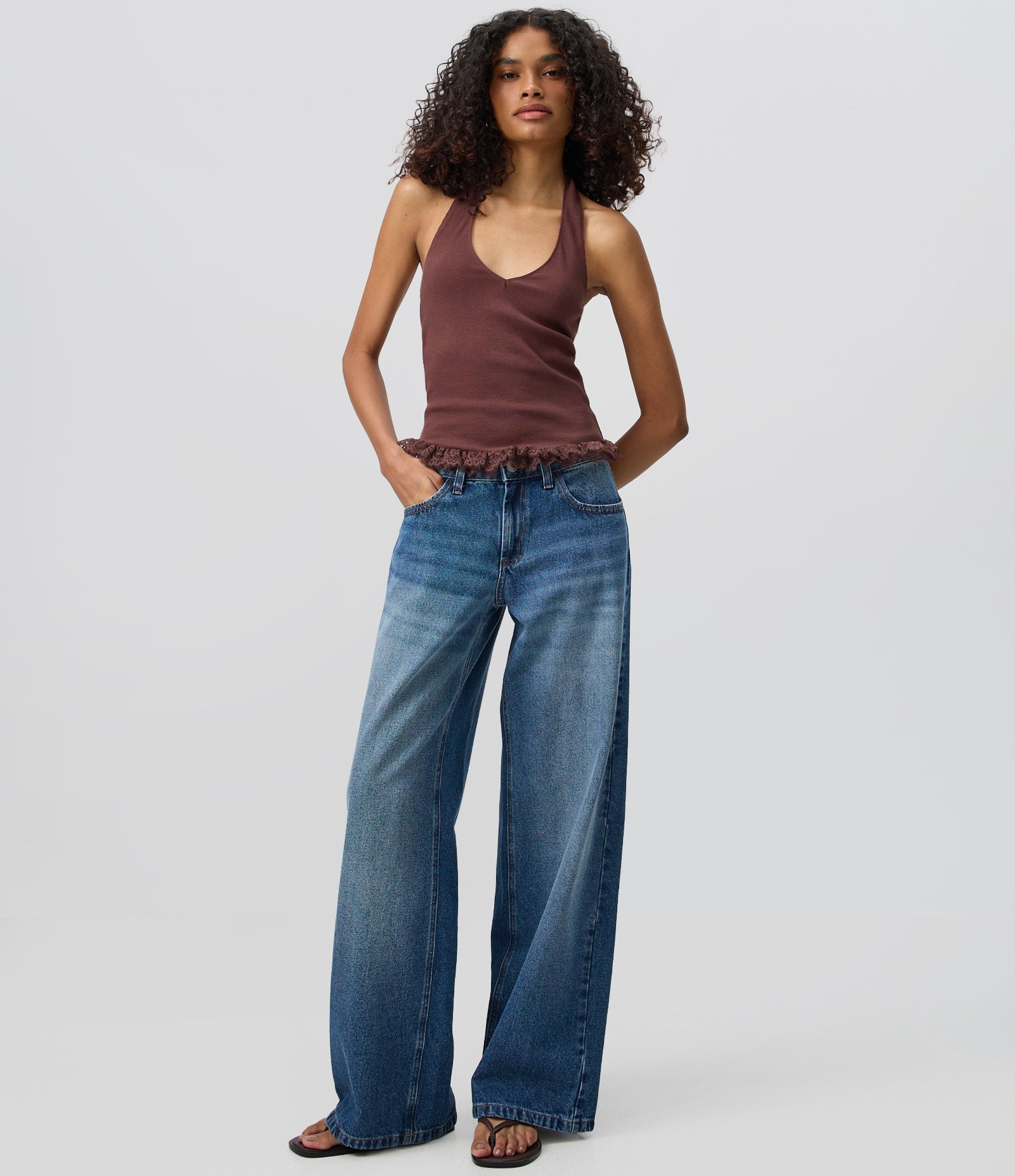 Blusa Frente Única Cropped em Ribana com Barra Rendada Dupla Marrom 2