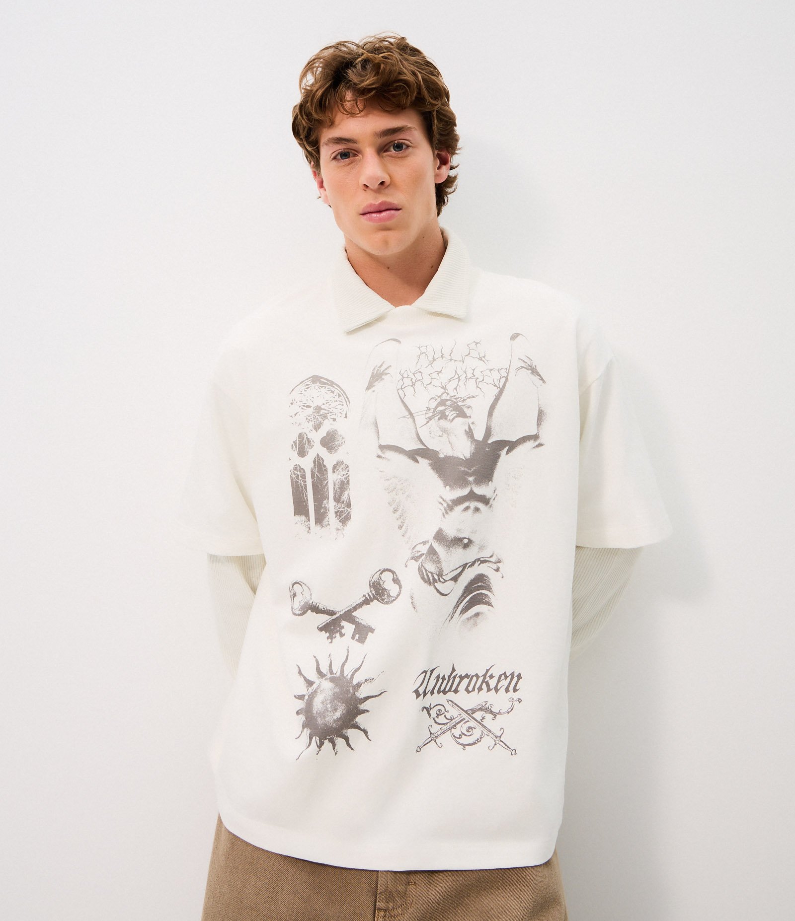 Camiseta Oversized Estampa Elementos Gráficos Branco 1