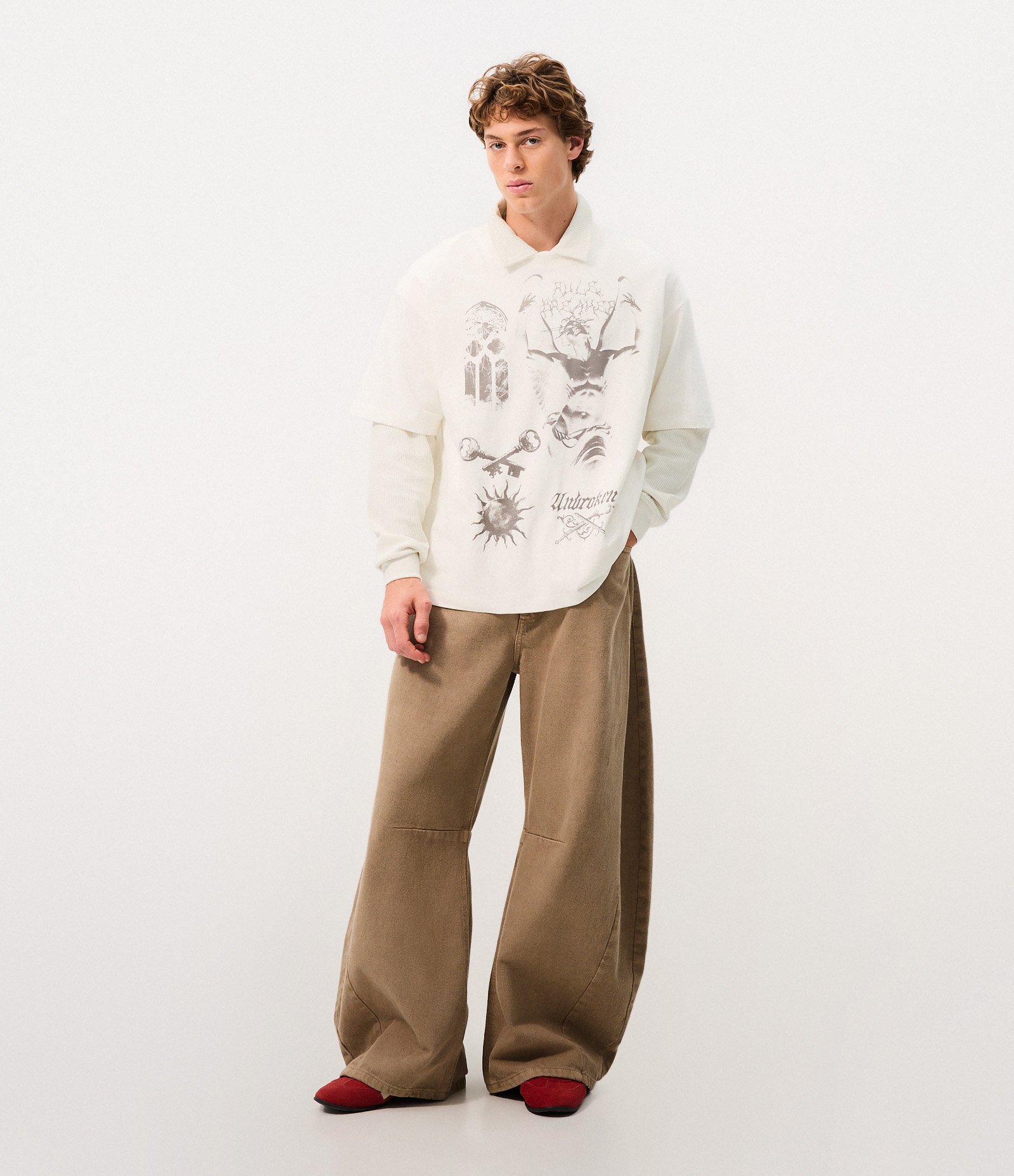 Camiseta Oversized Estampa Elementos Gráficos Branco 2