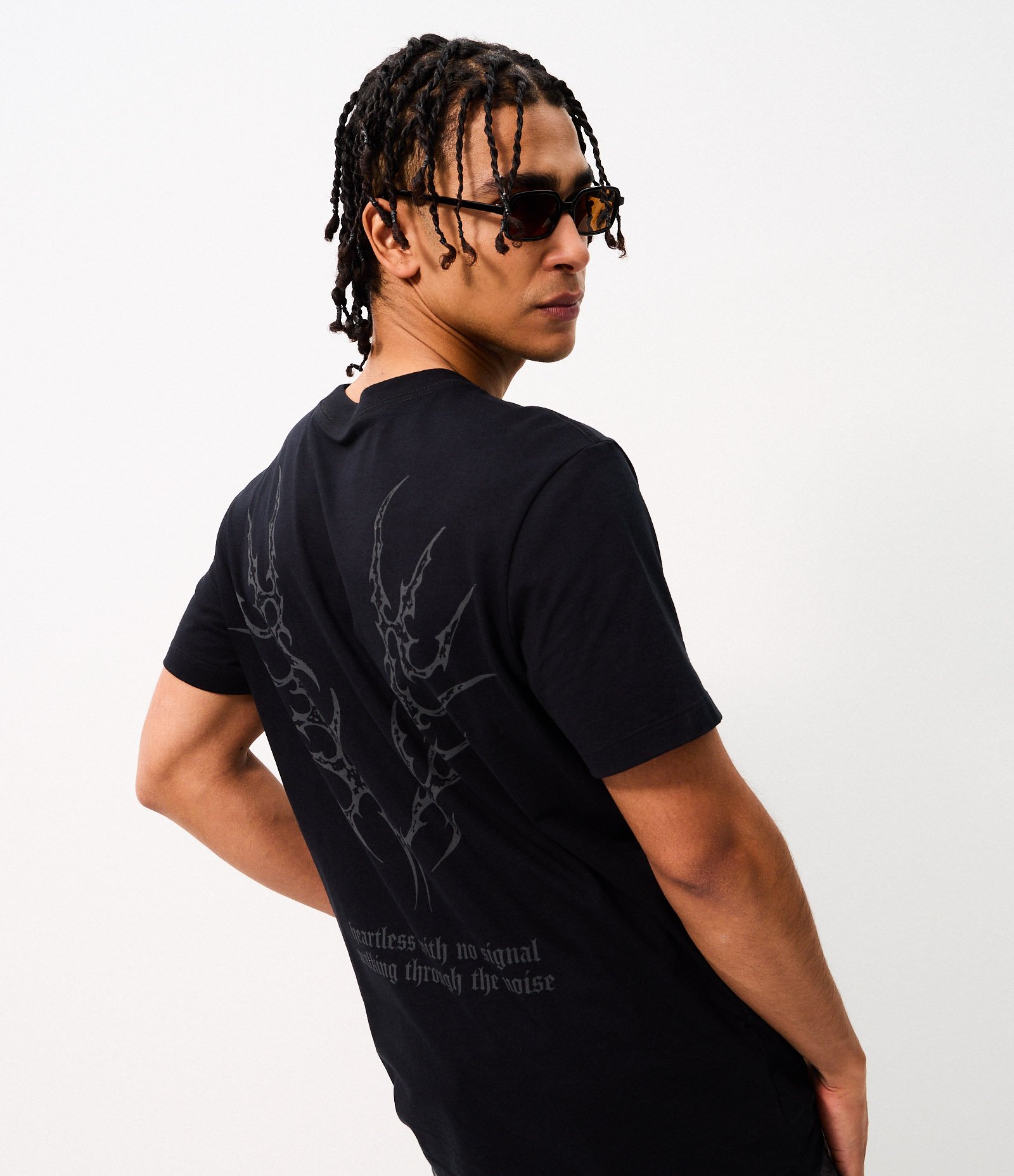 Camiseta Comfort em Algodão com Estampa Tribal Preto 3