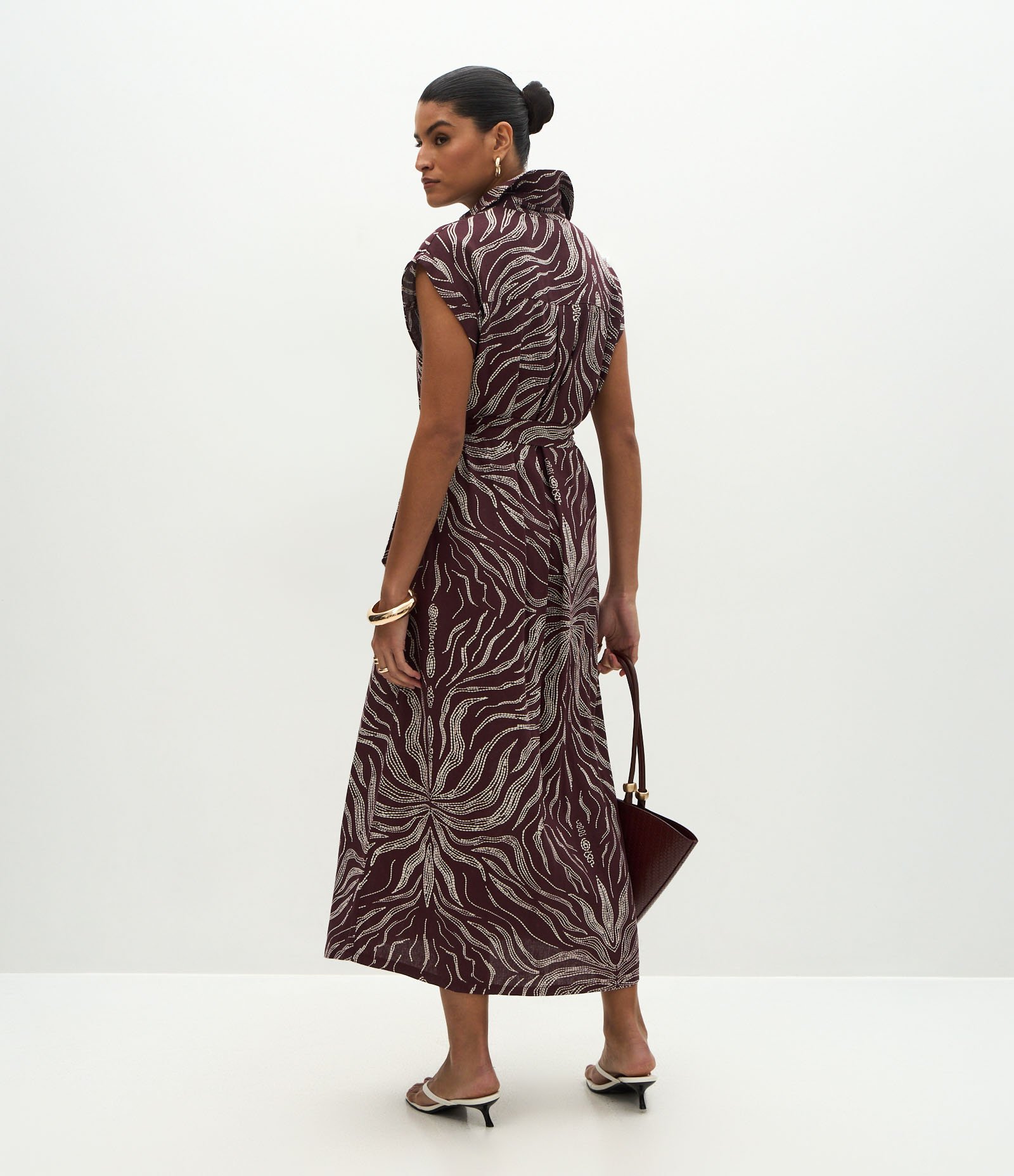 Vestido Chemise Midi em Viscolinho com Estampa Orgânica Marrom 4