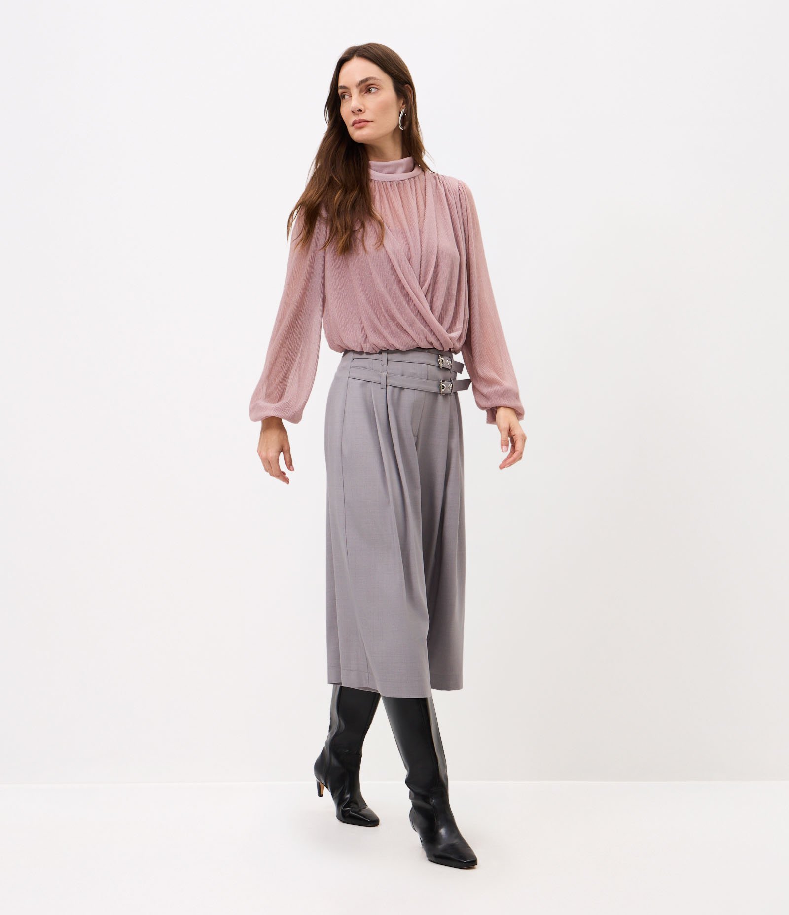 Blusa em Chiffon com Transparência e Decote Transpassado Rosé 2