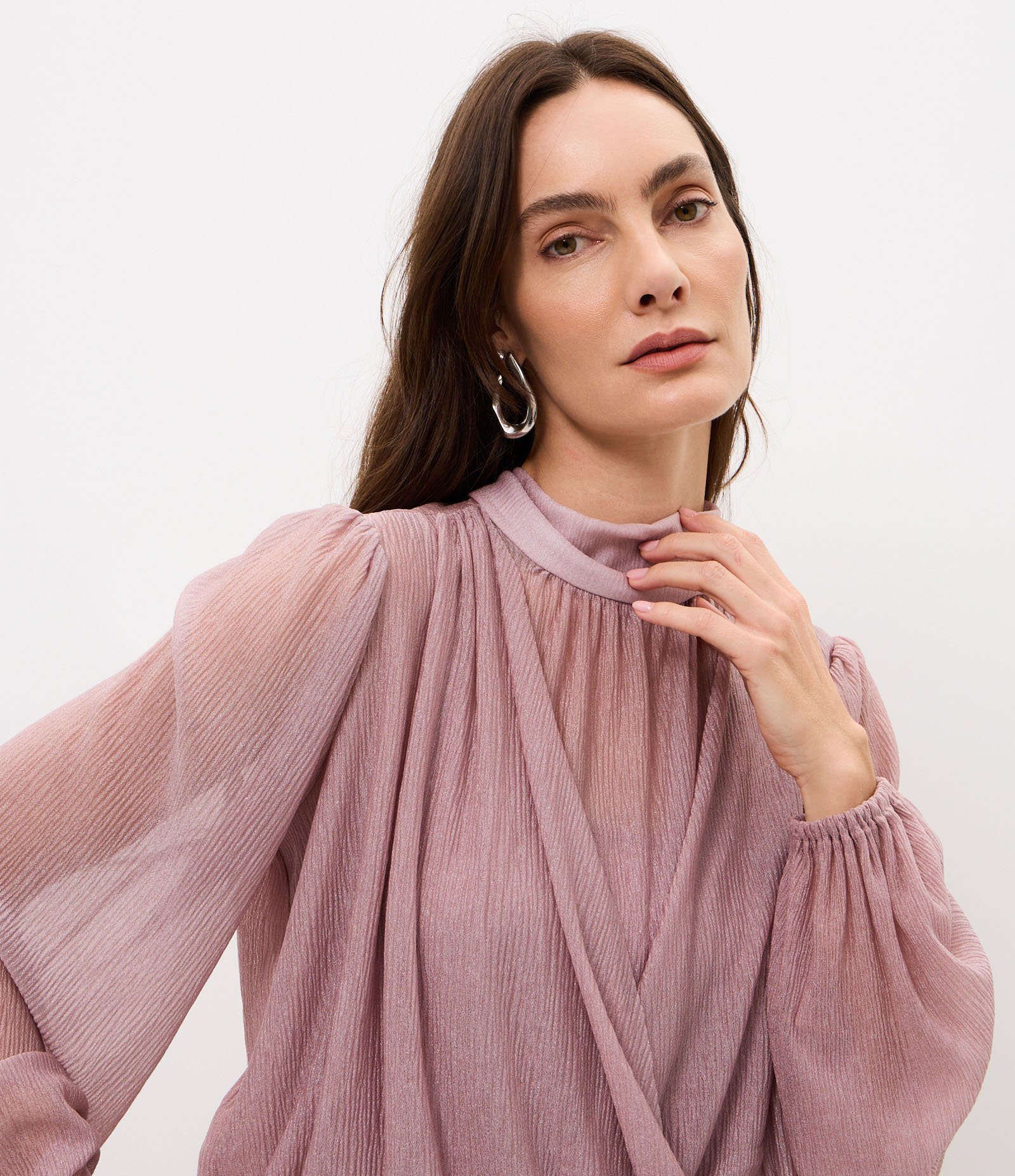 Blusa em Chiffon com Transparência e Decote Transpassado Rosé 3