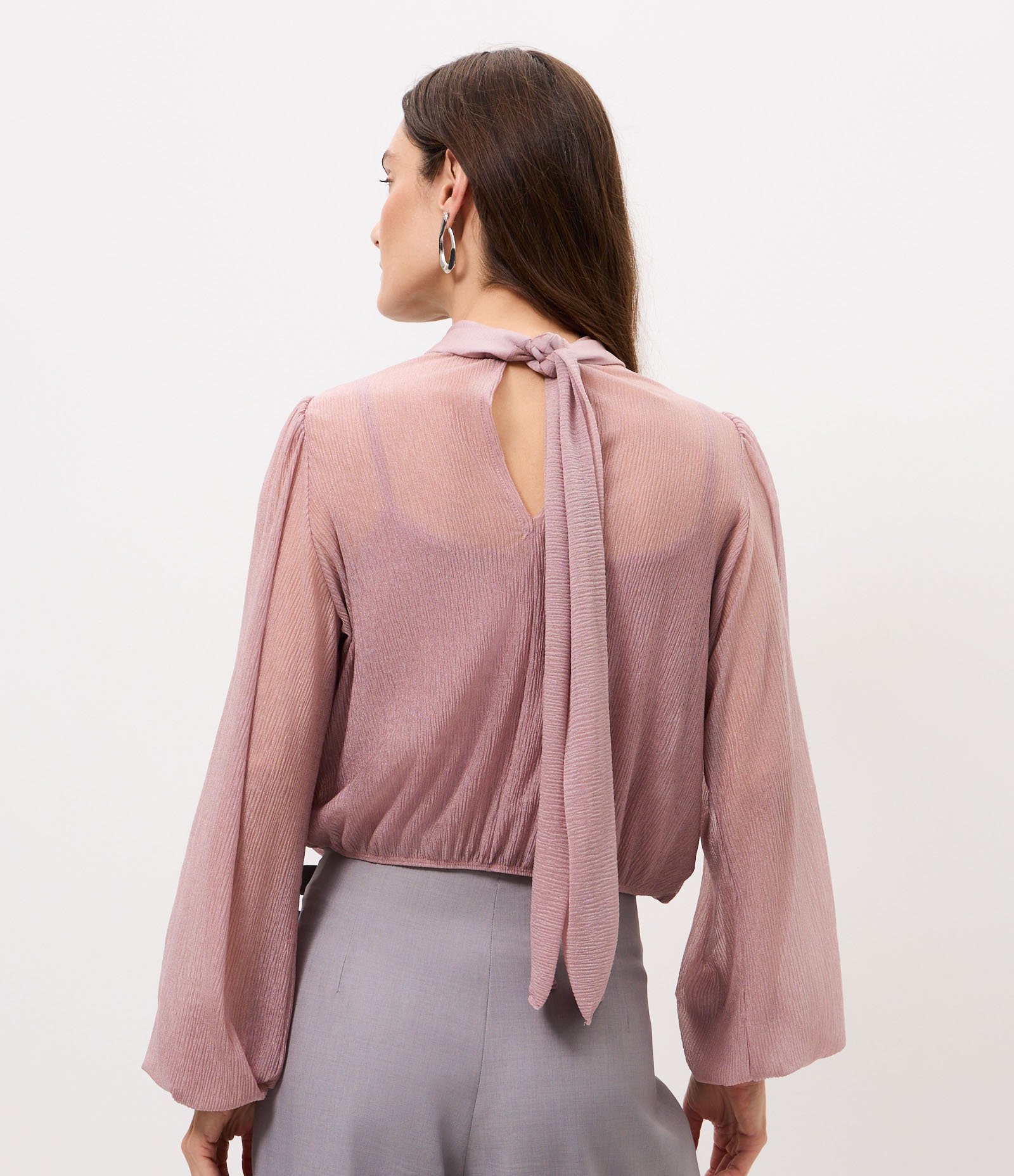 Blusa em Chiffon com Transparência e Decote Transpassado Rosé 4