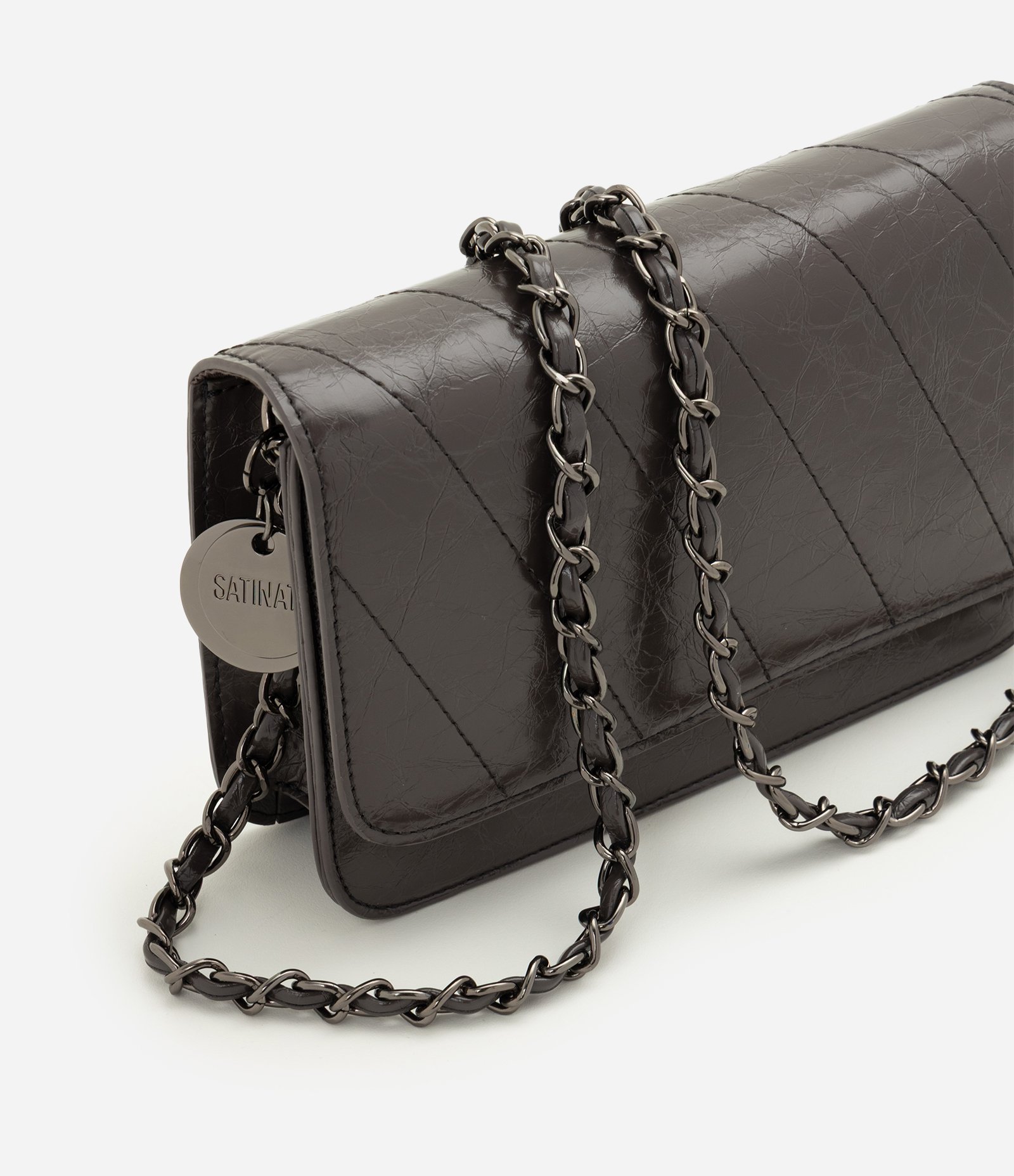 Bolsa Pequena Transversal em PU com Tampa e Alça de Corrente Prata 5