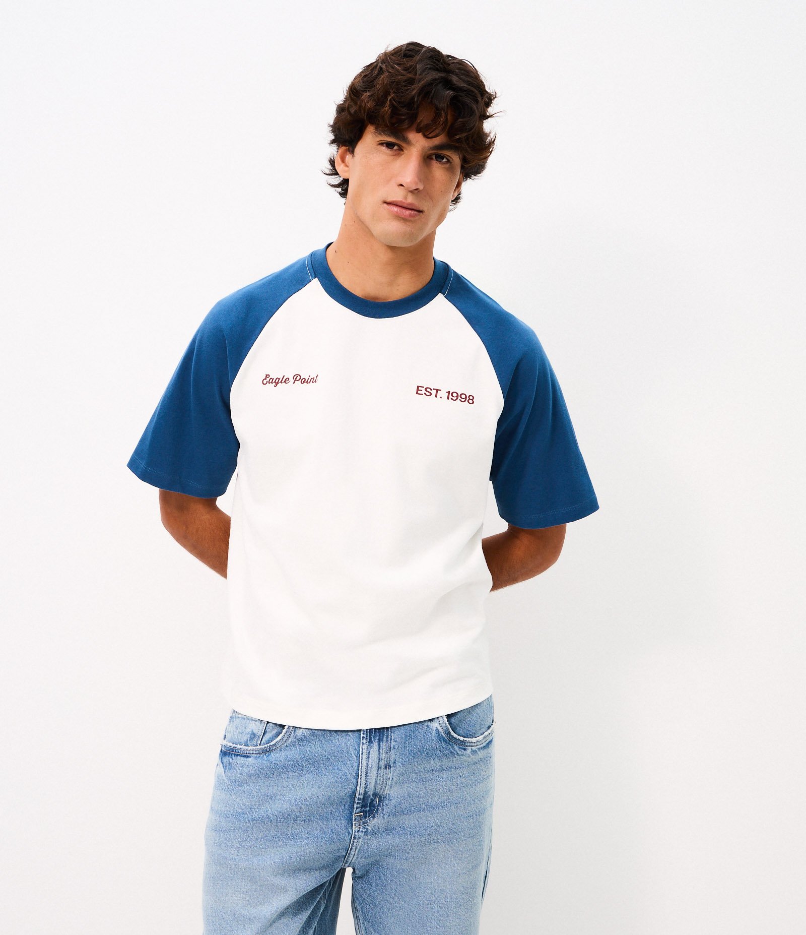 Camiseta Boxy Algodão com Manga Raglan e Lettering Branco 4