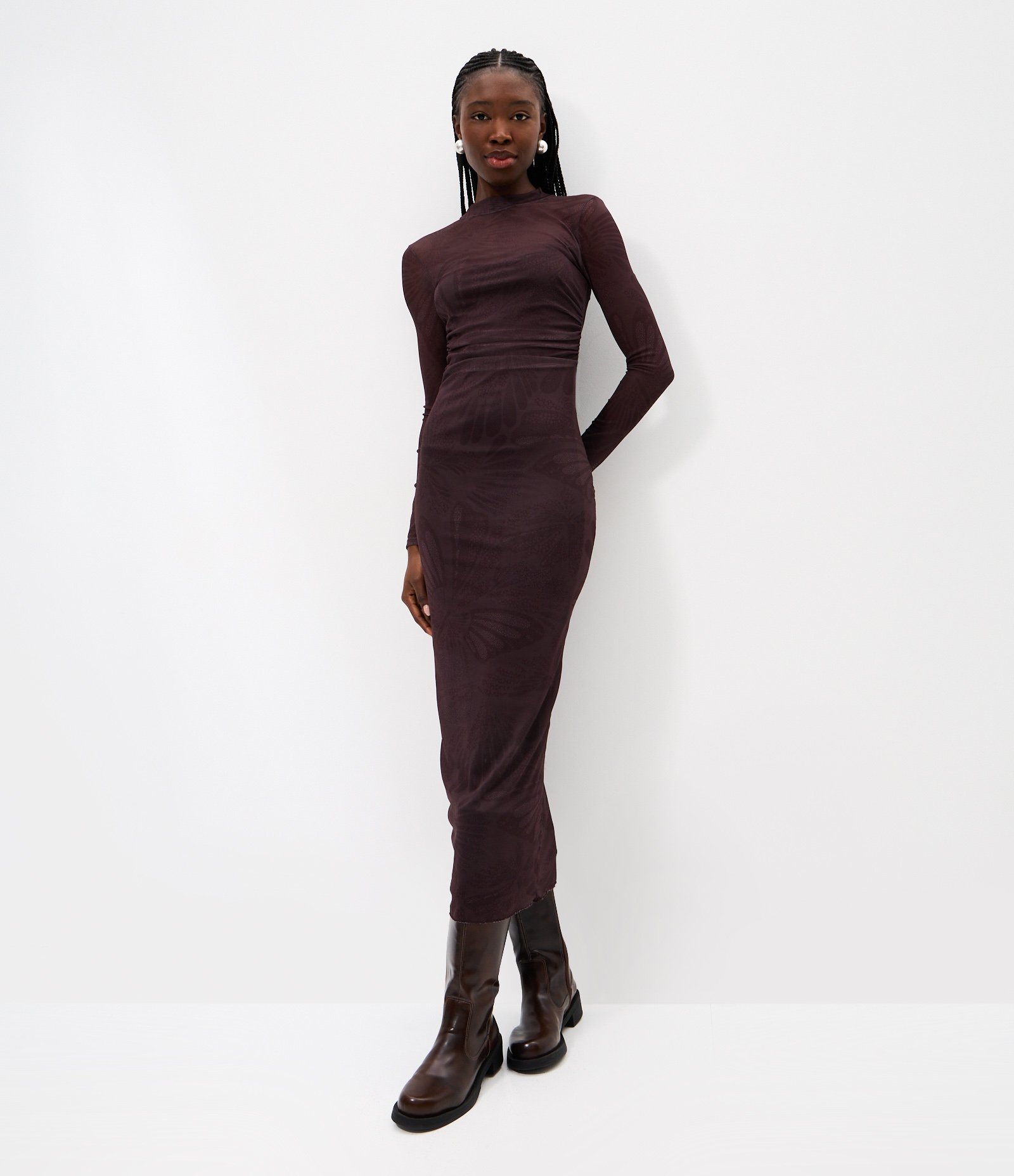 Vestido Midi com Transparência no Busto e Detalhes de Borboleta Marrom 1