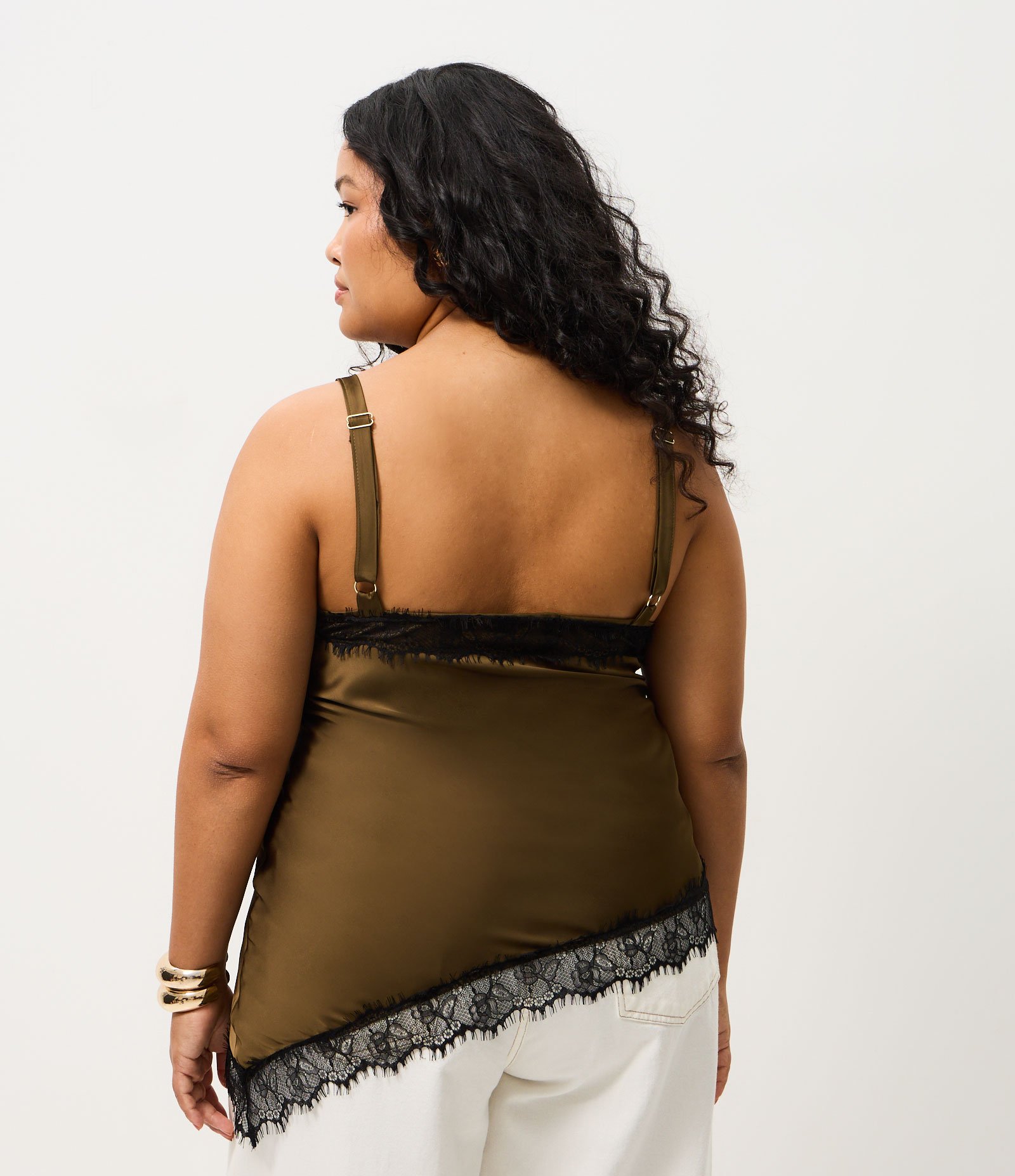 Blusa Regata em Cetim com Renda e Barra Assimétrica Curve & Plus Size Verde 5