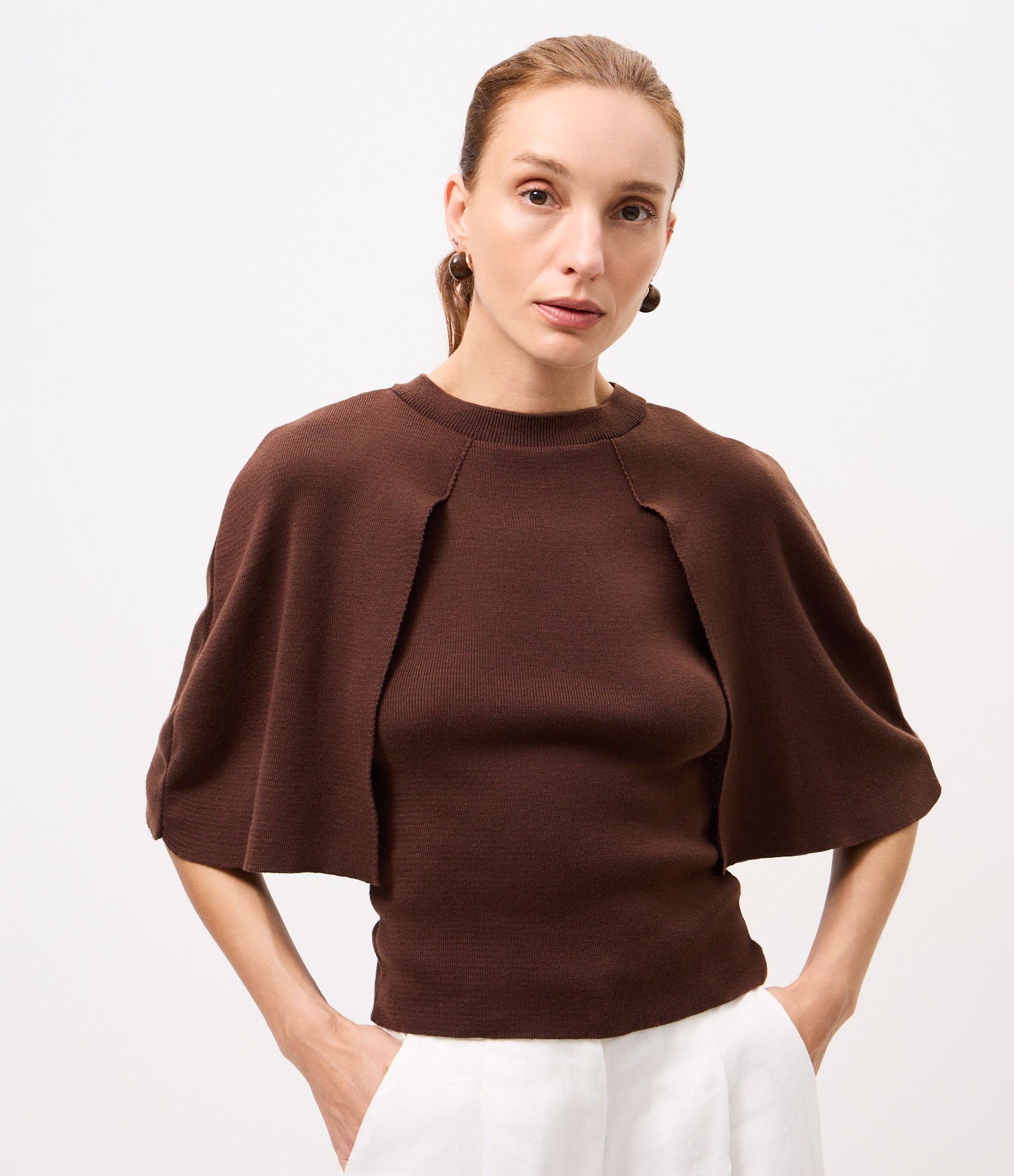 Blusa em Tricô com Capinha Sobreposta Marrom 1