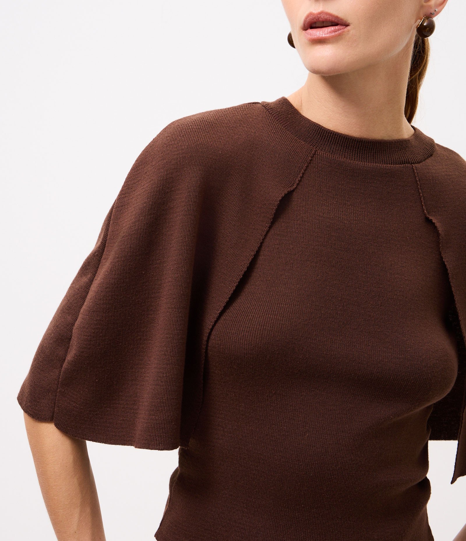 Blusa em Tricô com Capinha Sobreposta Marrom 4
