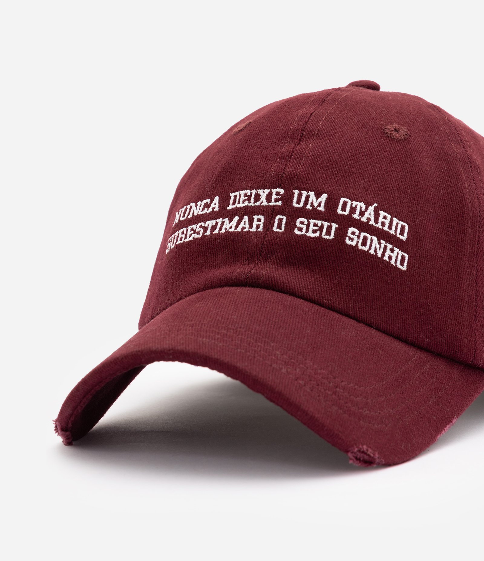 Boné Dad Hat com Bordado em Lettering Duquesa Bordô 5