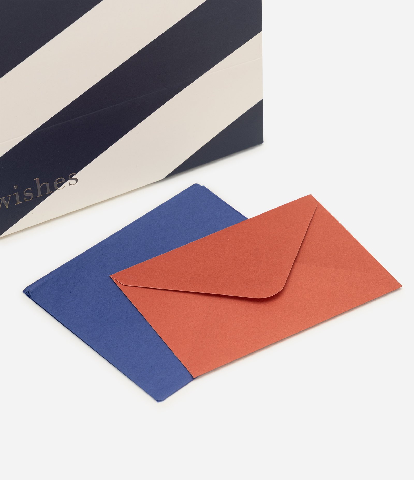 Embalagem para Presente Médio em Papel com Listras e Lettering Azul 4