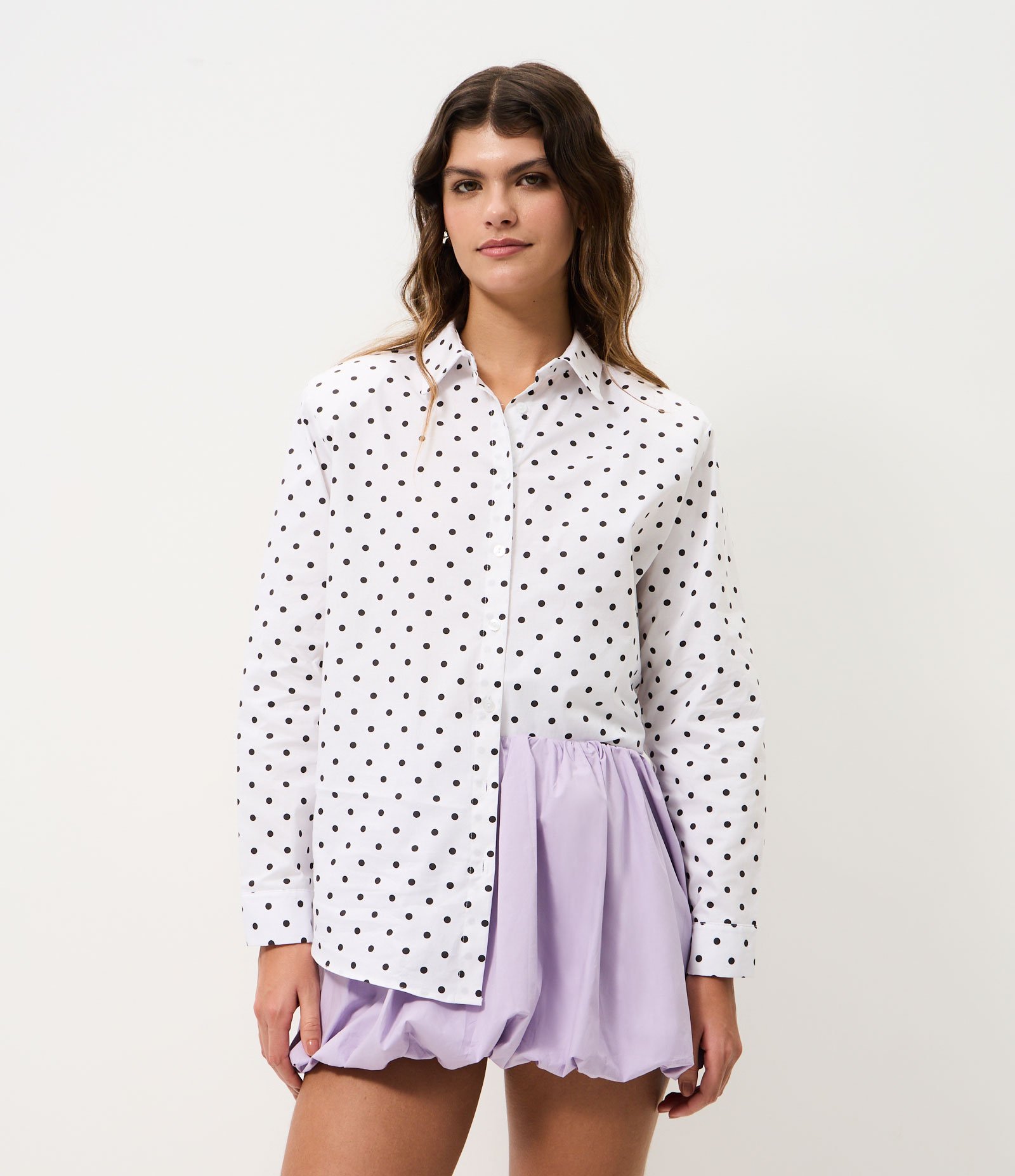 Camisa em Tricoline com Estampa Poa e Ombreiras Branco 1
