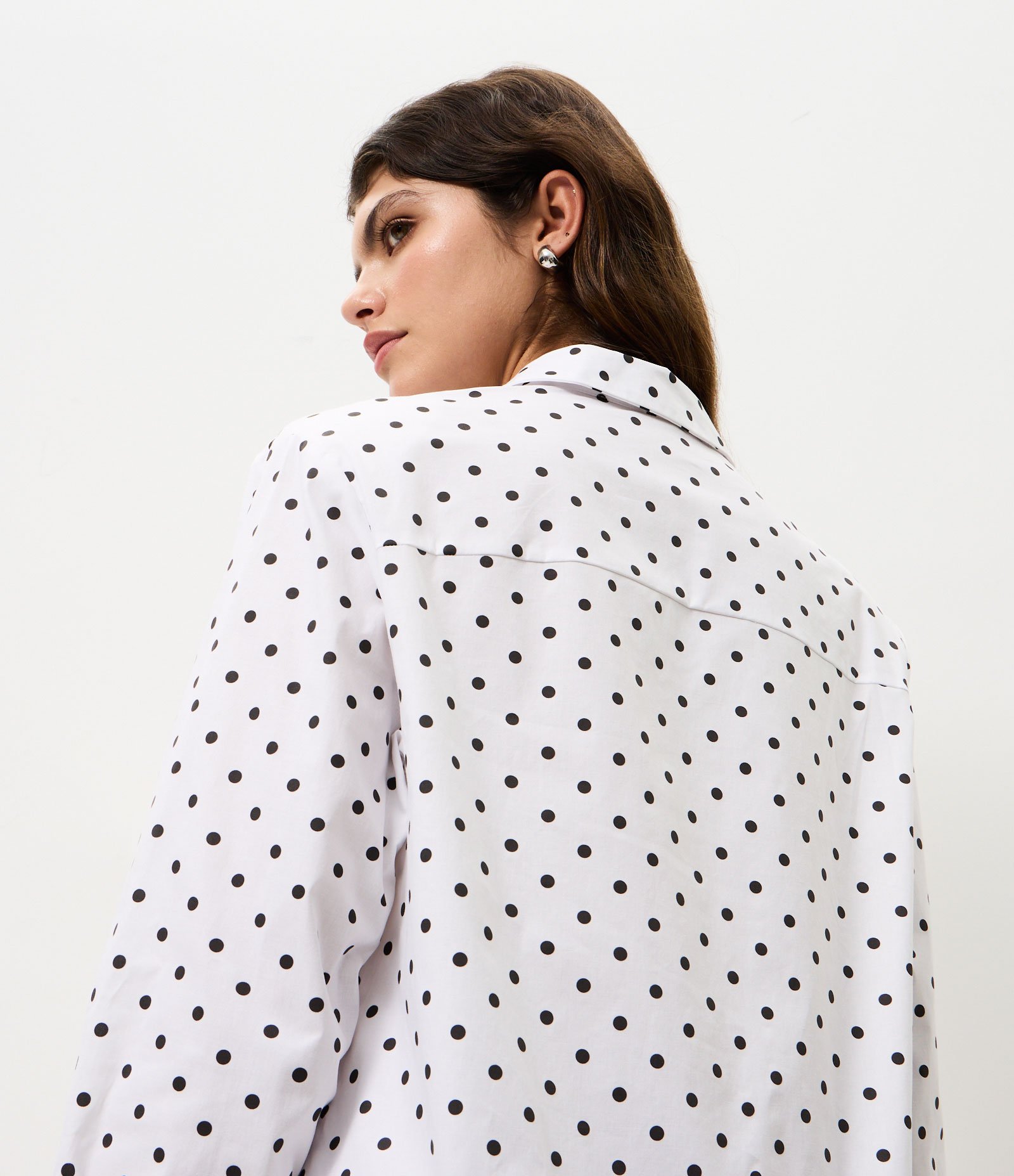 Camisa em Tricoline com Estampa Poa e Ombreiras Branco 5