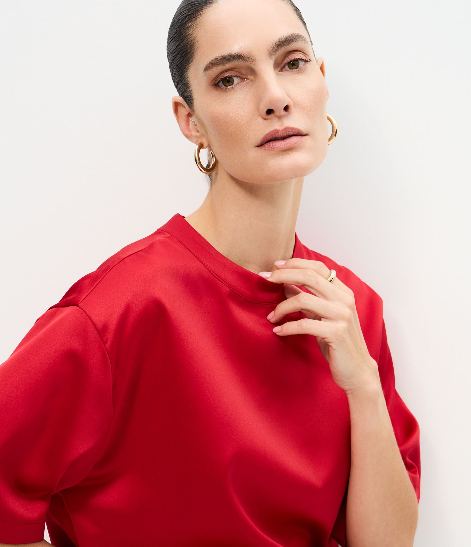Blusa Acetinada com Mangas Amplas Vermelho 3