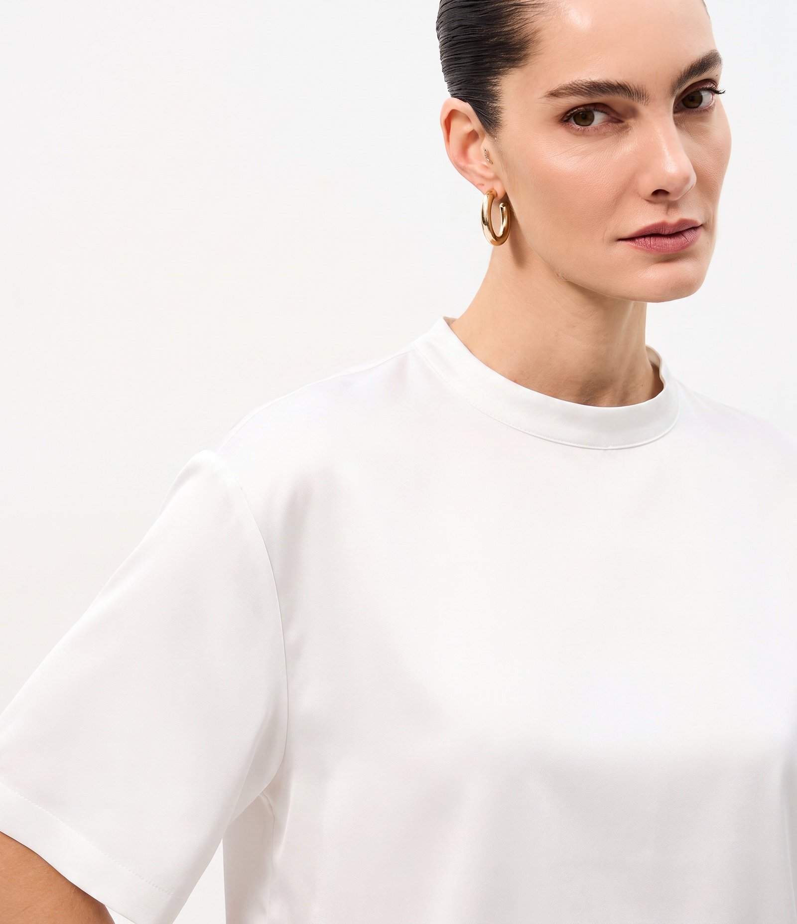 Blusa Acetinada com Mangas Amplas Branco 3
