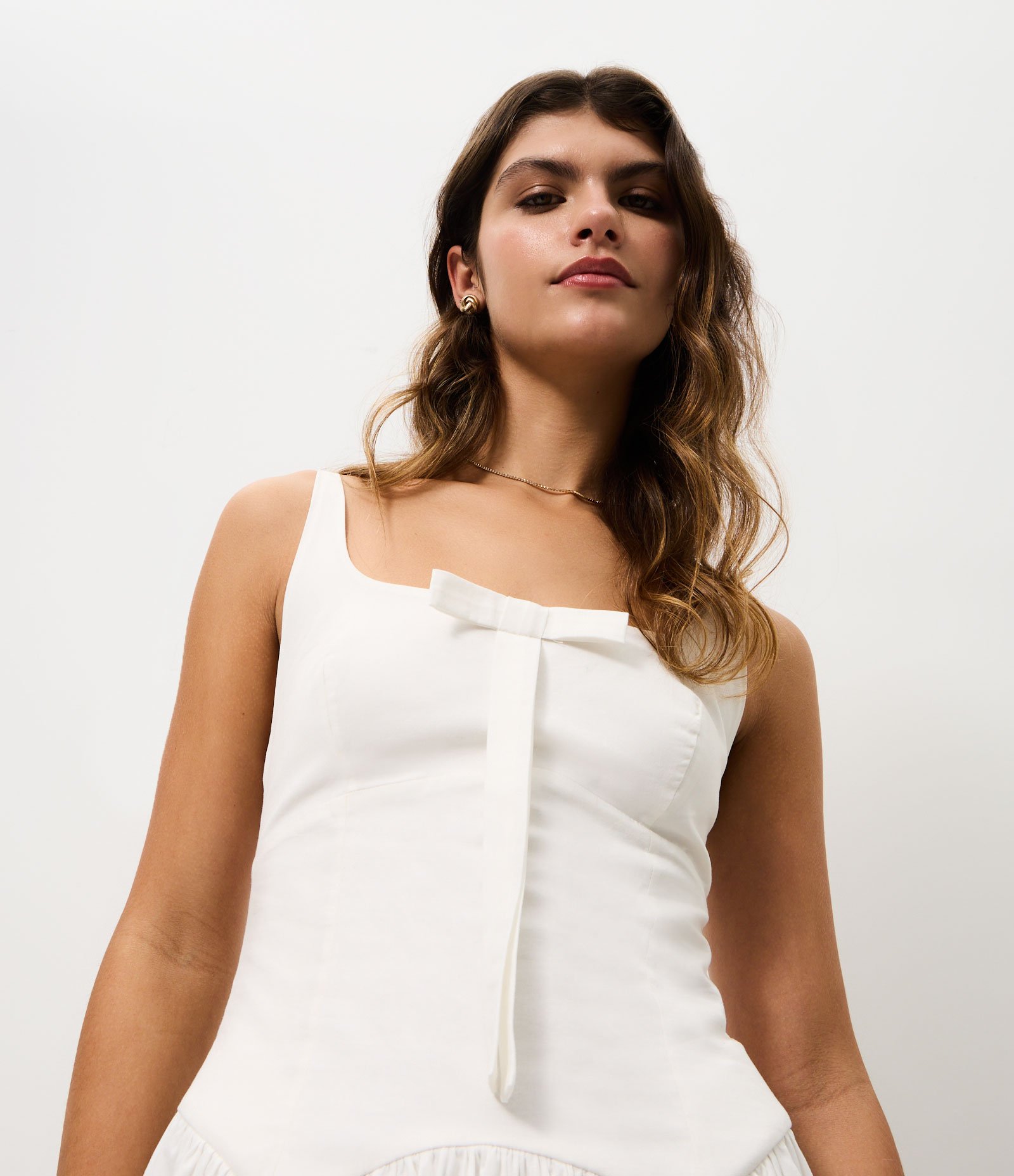 Vestido Midi de Alcinha em Tricoline com Anquinhas e Laço Gravata Frontal Branco 3