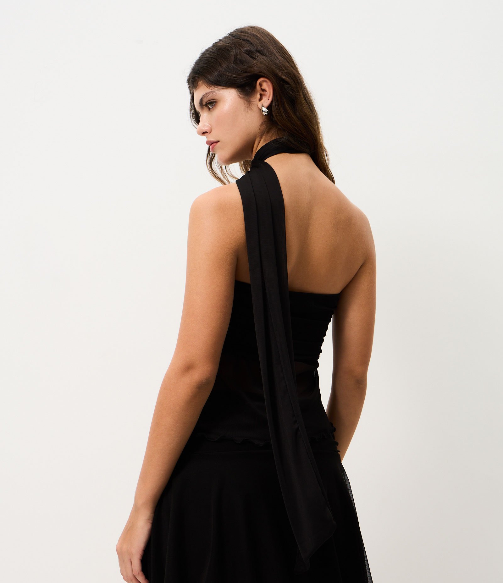 Blusa Top em Tule Transparente com Gola Halter e Ponta Assimétrica Preto 5