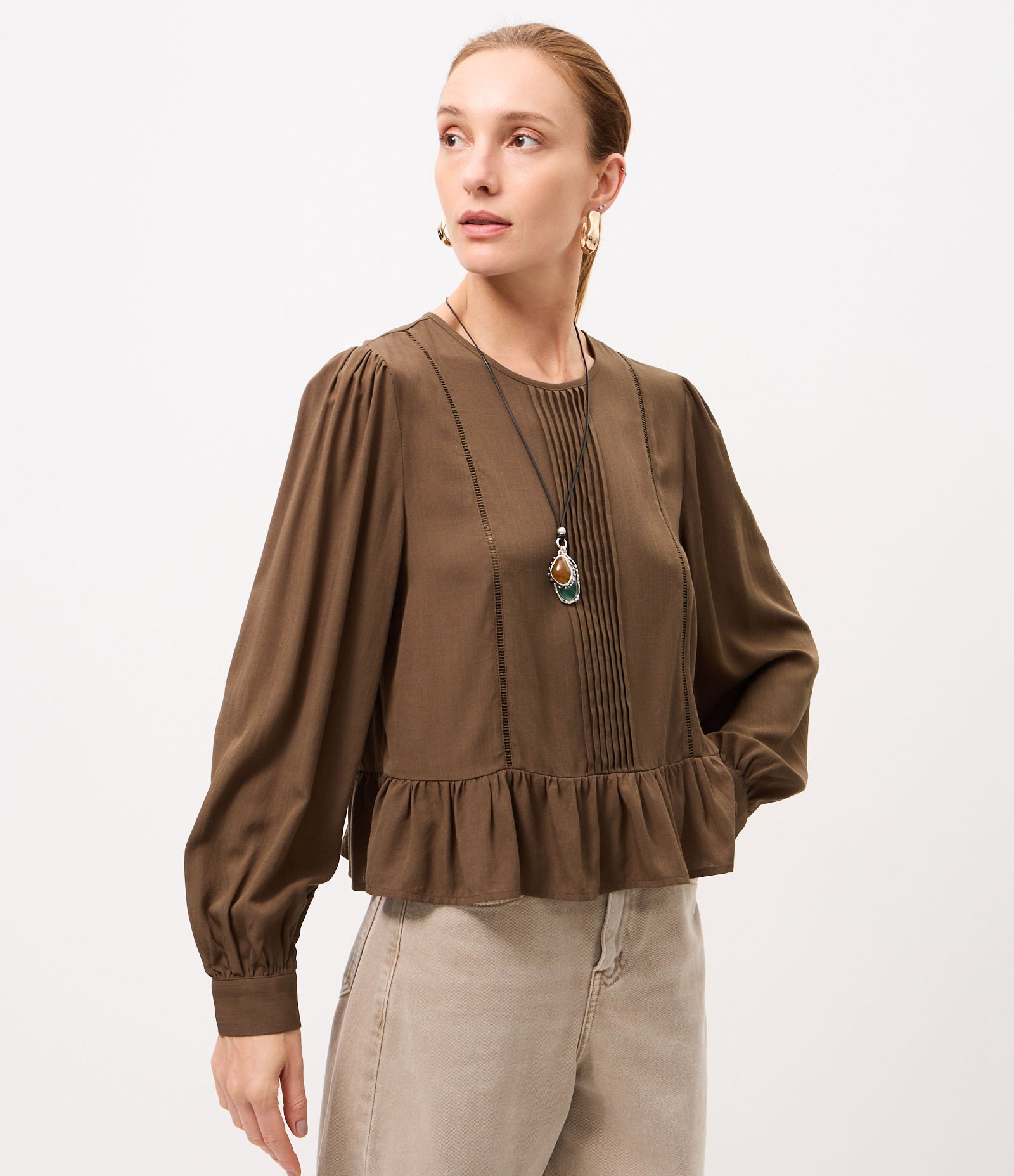 Blusa Bata em Viscose com Detalhamento de Entremeios Verde Oliva 1