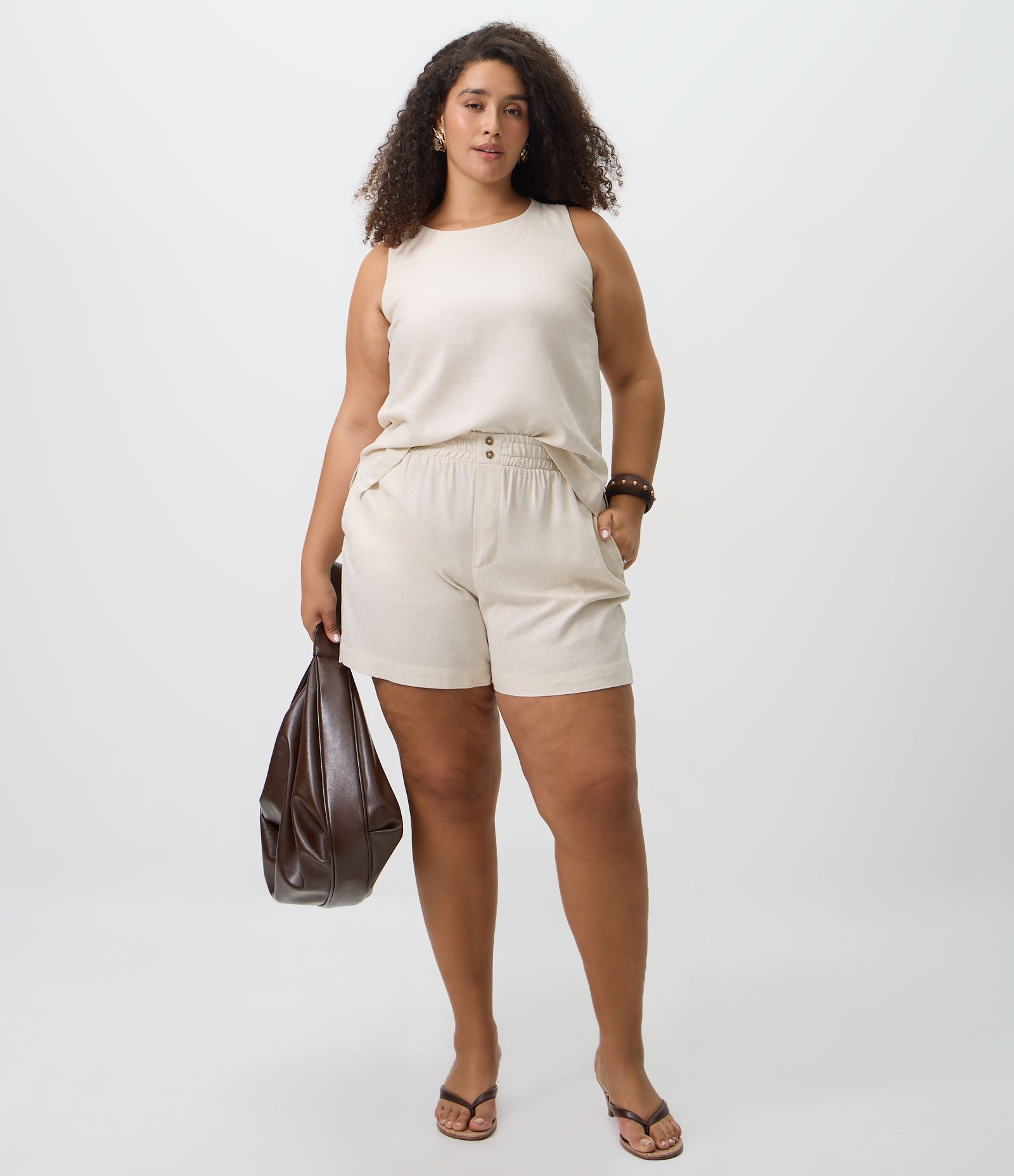 Short em Viscose com Bolsos Curve & Plus Size Bege 1