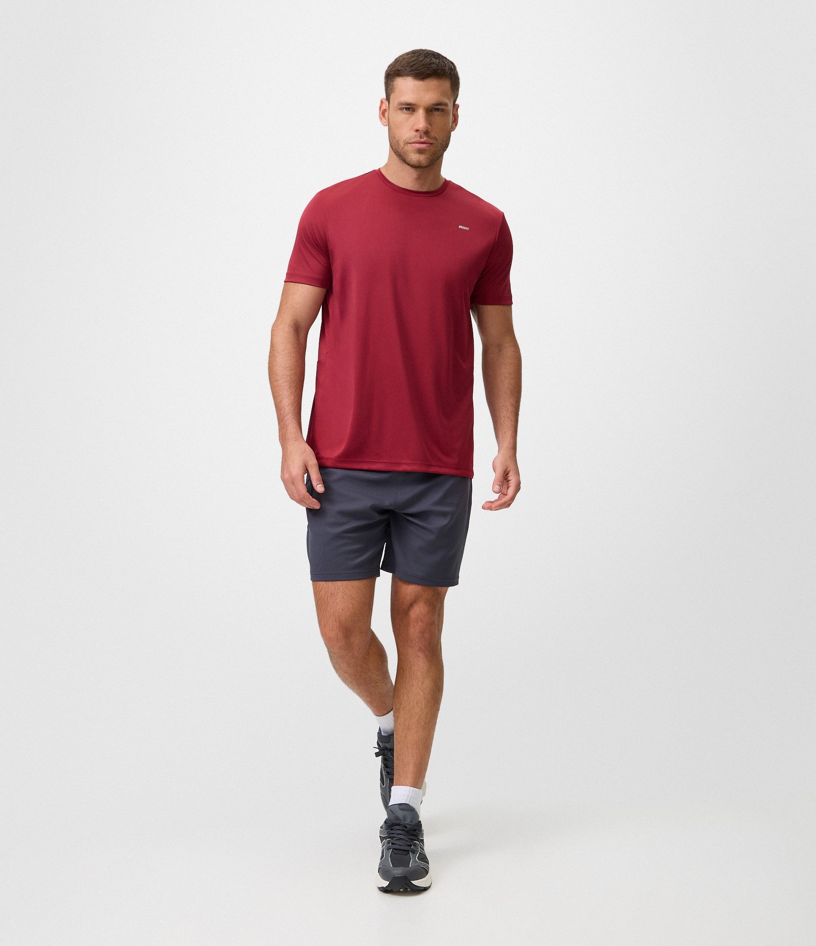 Camiseta Esportiva com Tecnologia Dry e Detalhes Refletivos Vermelho 2