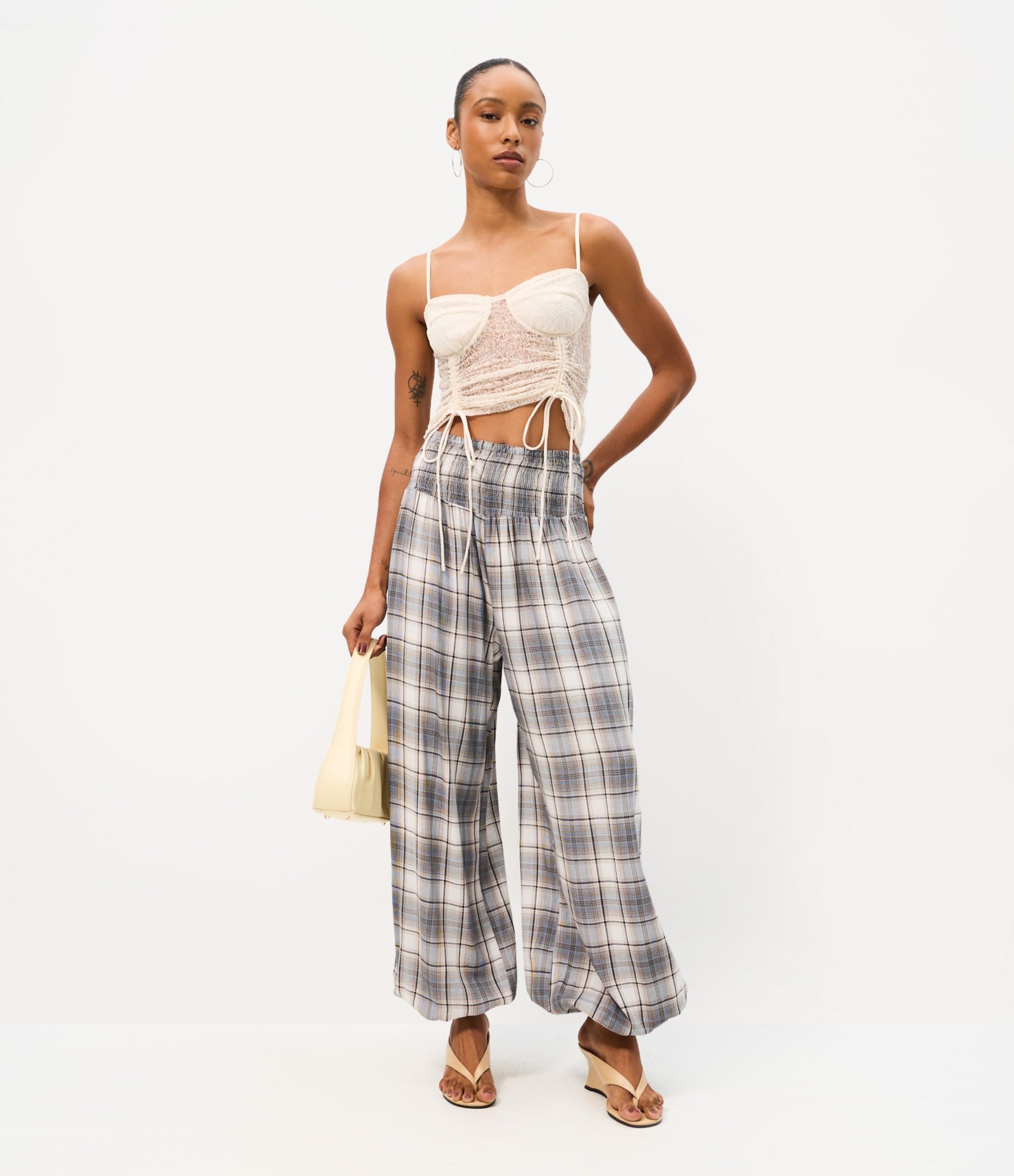 Calça Aladim em Viscose Xadrez Texturizada Cinza 1