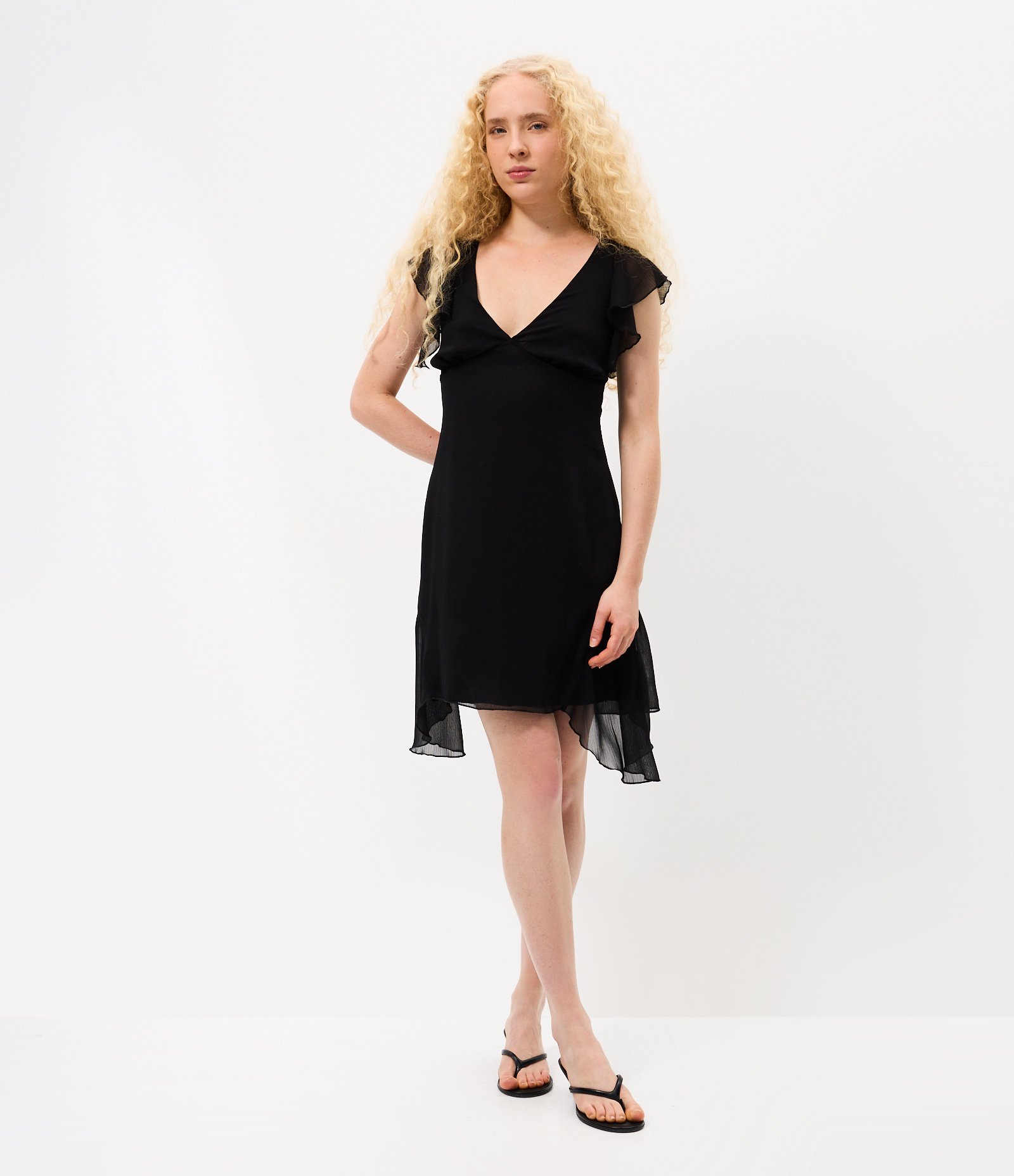 Vestido Curto em Chiffon com Decote V e Manga com Babados Preto 1
