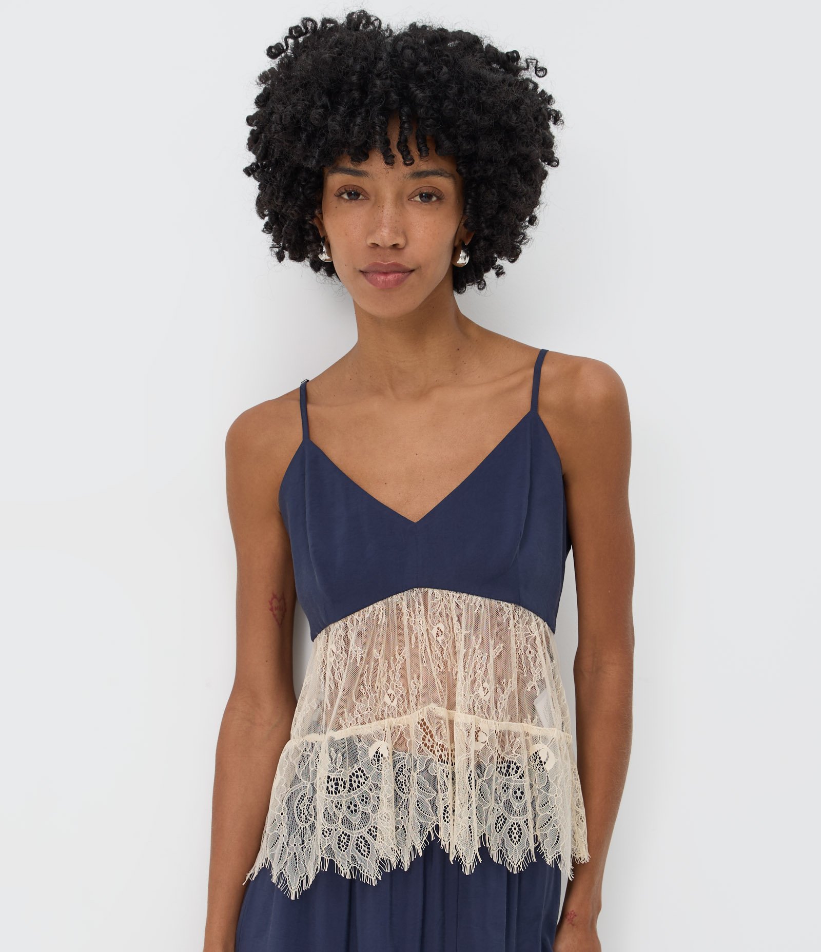Blusa Nadador em Cupro com Renda Transparente e Babados Azul Escuro 1