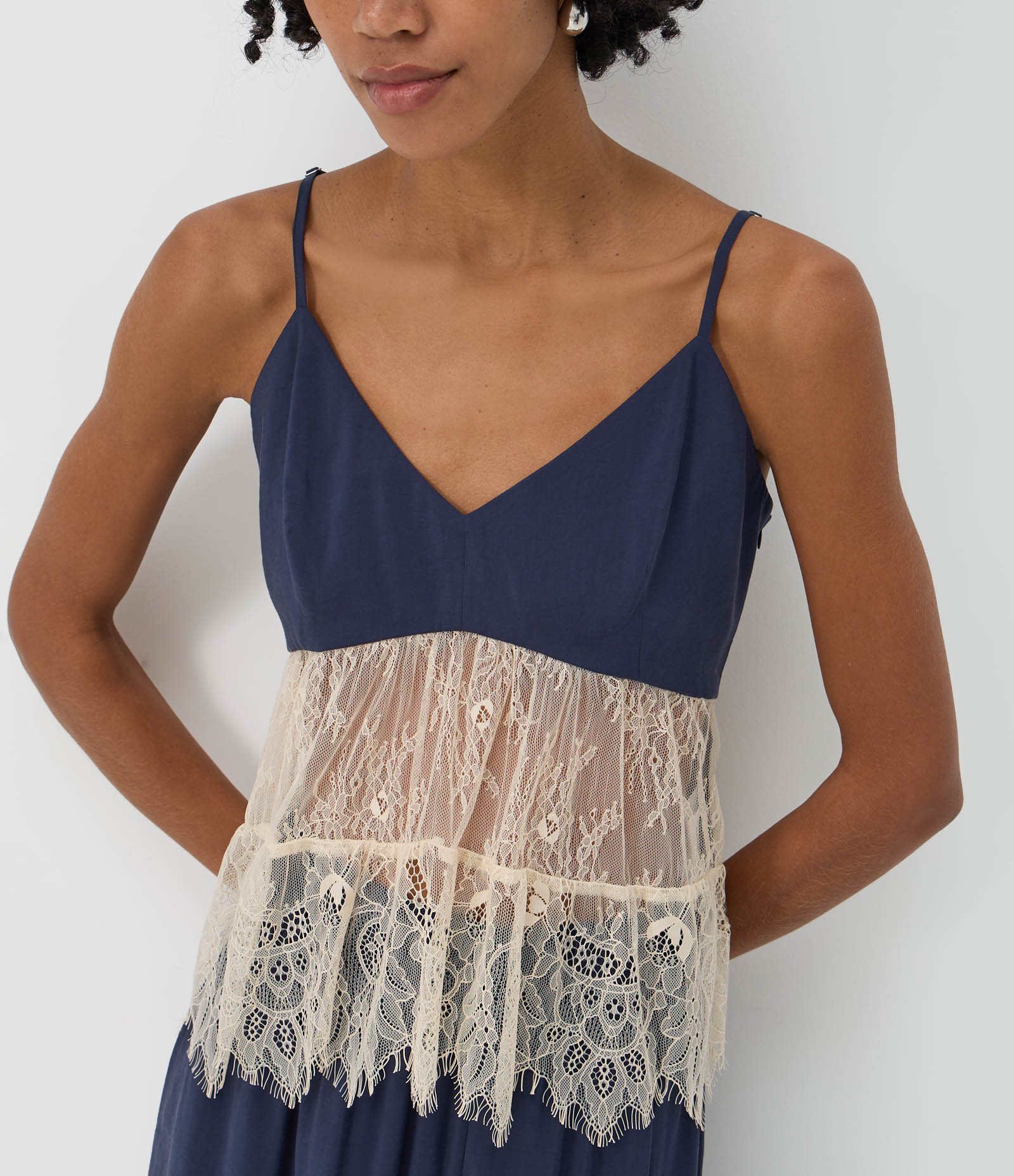 Blusa Nadador em Cupro com Renda Transparente e Babados Azul Escuro 3