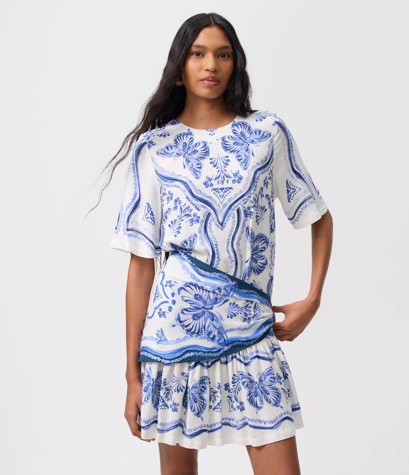 Vestido T-Shirt em Viscose com Estampa Borboletas e Lenço Assimétrico Branco 1