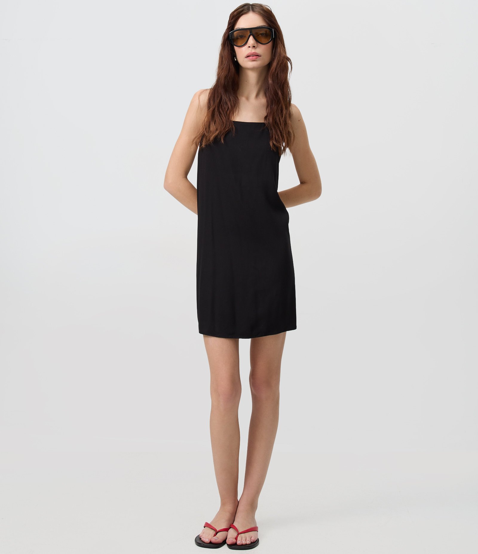Vestido Curto em Sarja com Alças Finas e Costas Cruzadas Preto 2