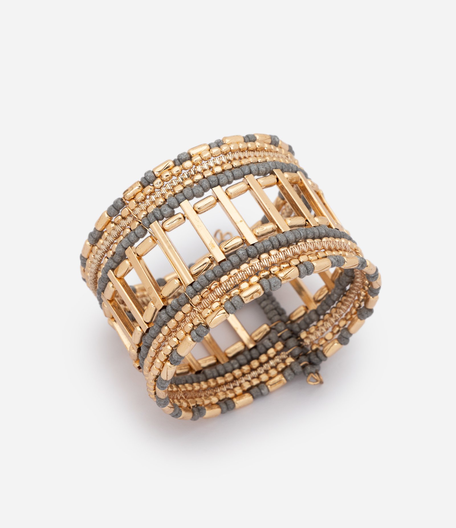 Bracelete com Miçangas e Estrutura Metálica Dourado 3