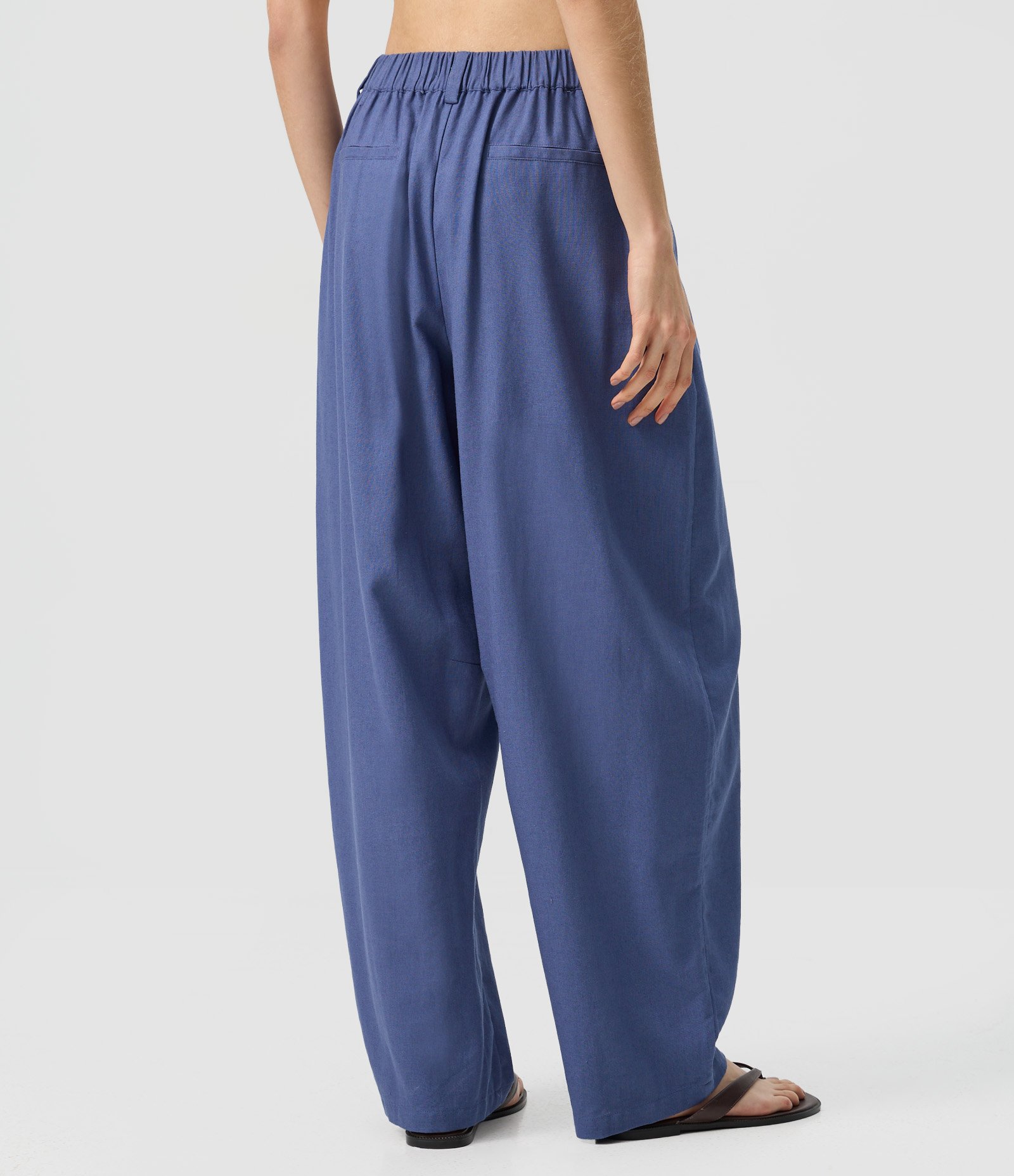 Calça Barrel em Viscolinho com Cintura Alta e Elástico nas Costas Azul 4
