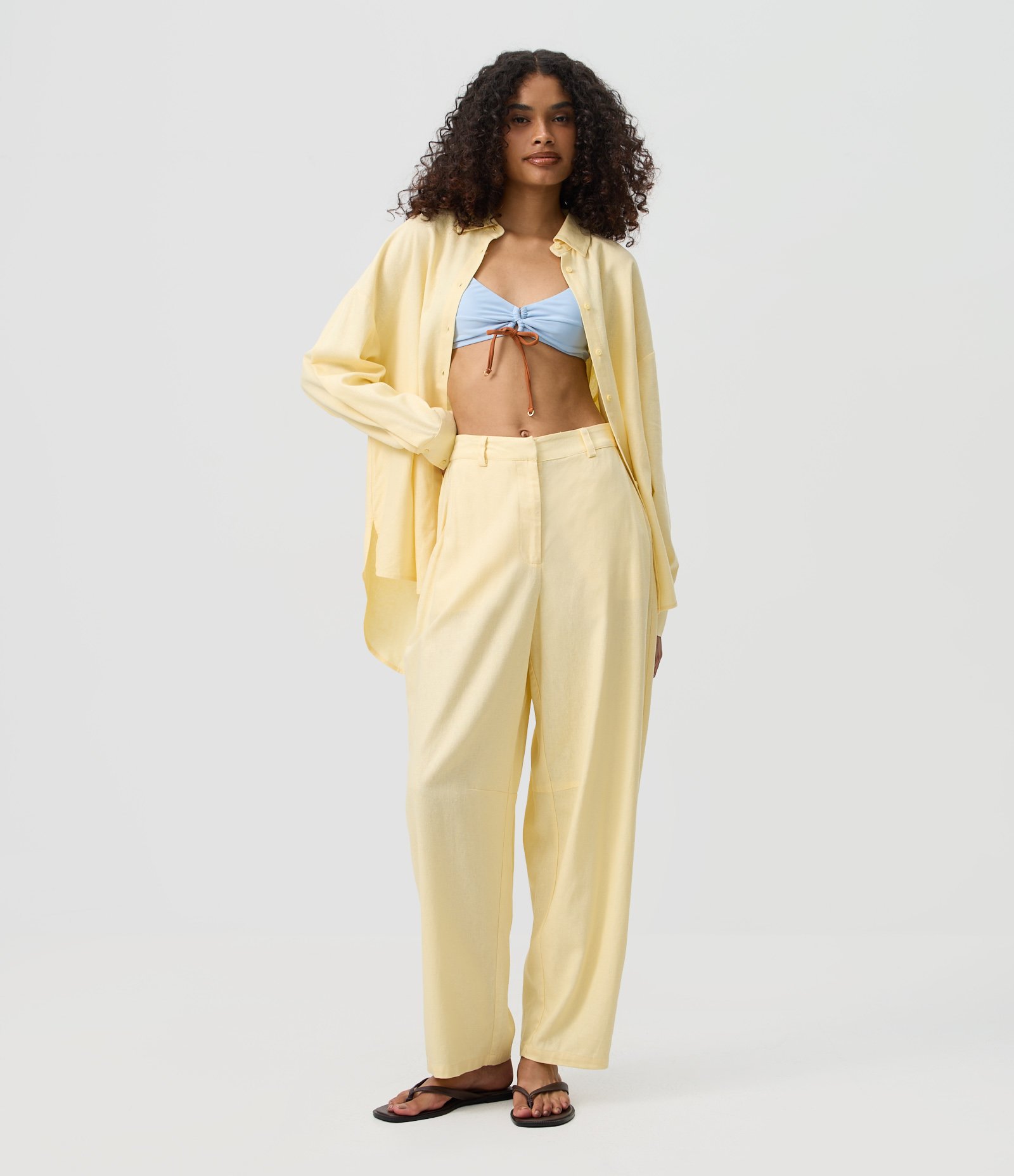 Calça Barrel em Viscolinho com Cintura Alta e Elástico nas Costas Amarelo Claro 1