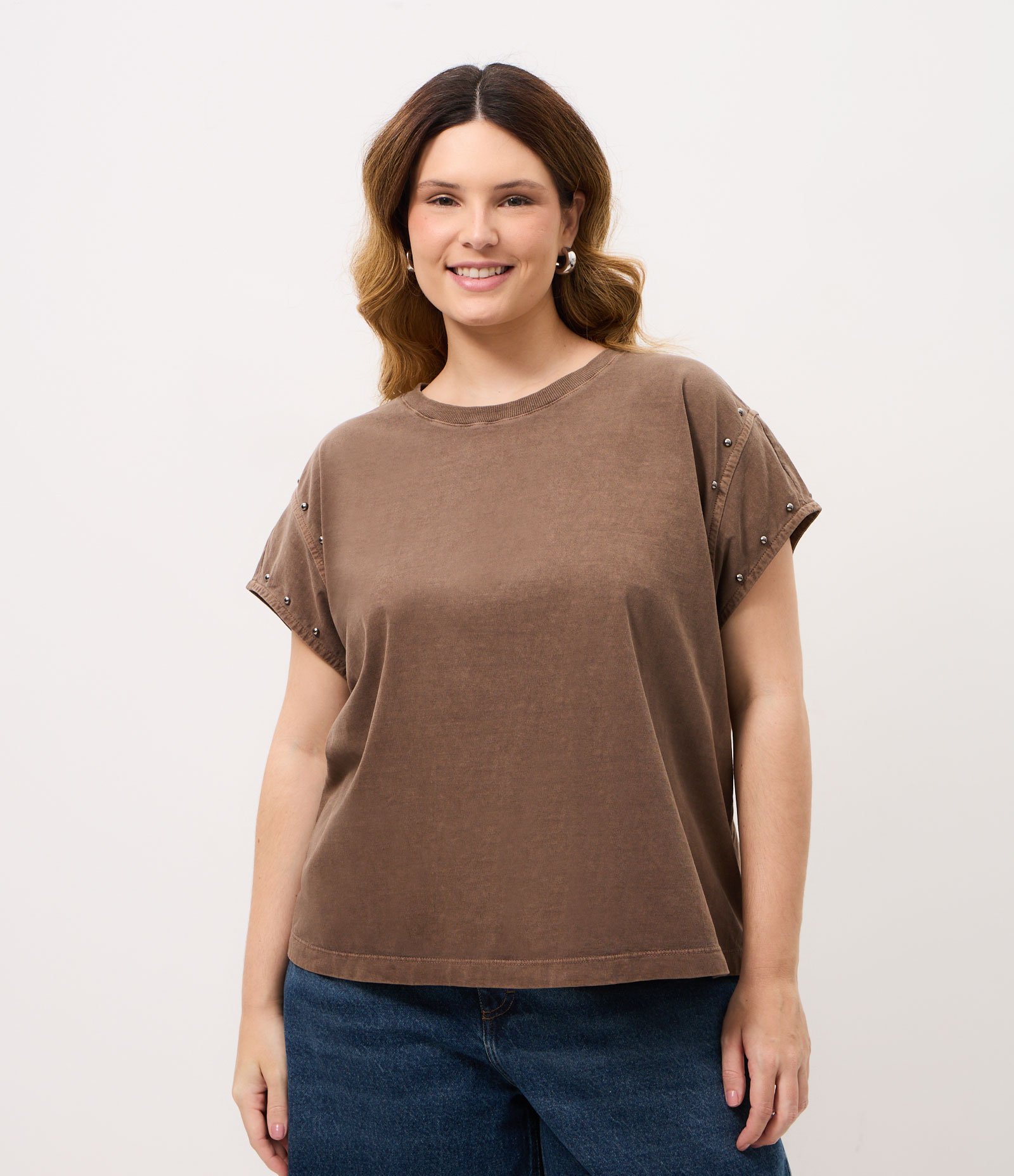 Blusa em Algodão com Aplicação de Tachas Metálicas Curve & Plus Size Marrom 1