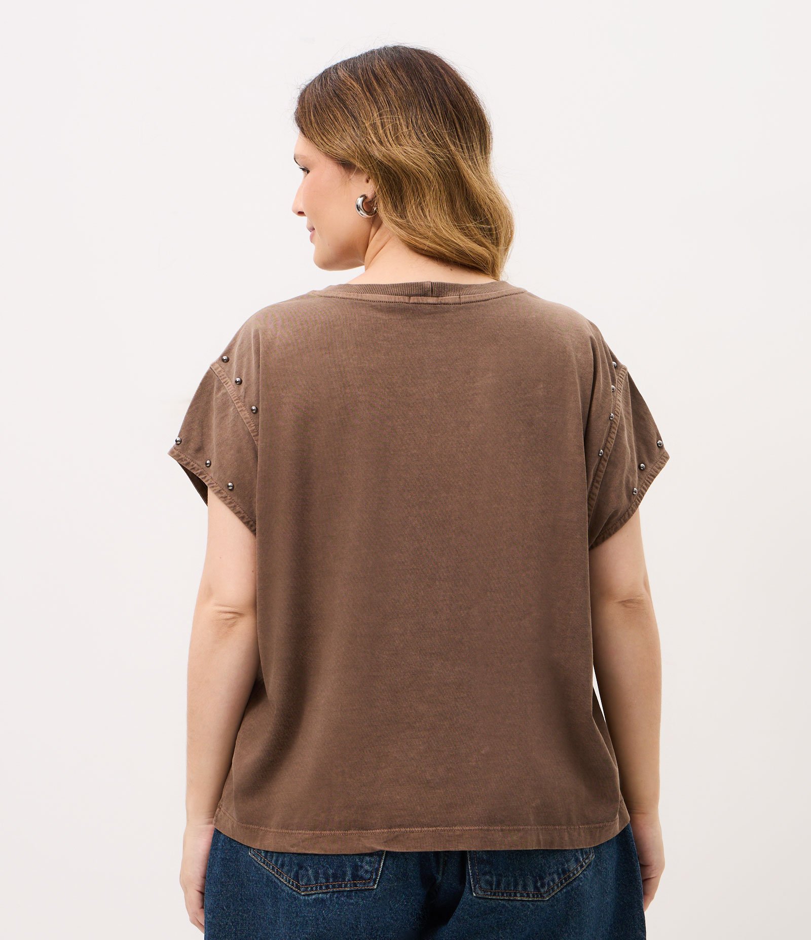 Blusa em Algodão com Aplicação de Tachas Metálicas Curve & Plus Size Marrom 5