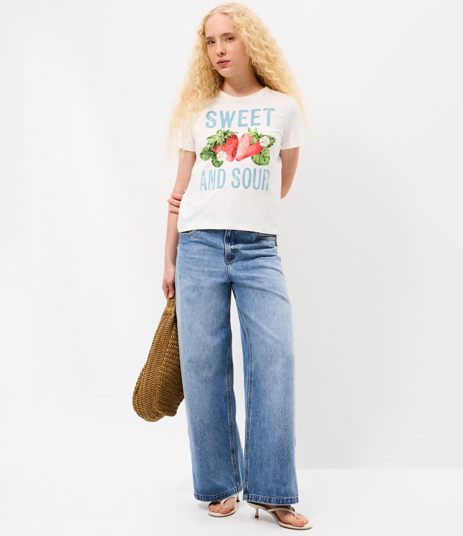 Camiseta em Algodão com Lettering Sweet and Sour e Aplicação Flocada Branco 2